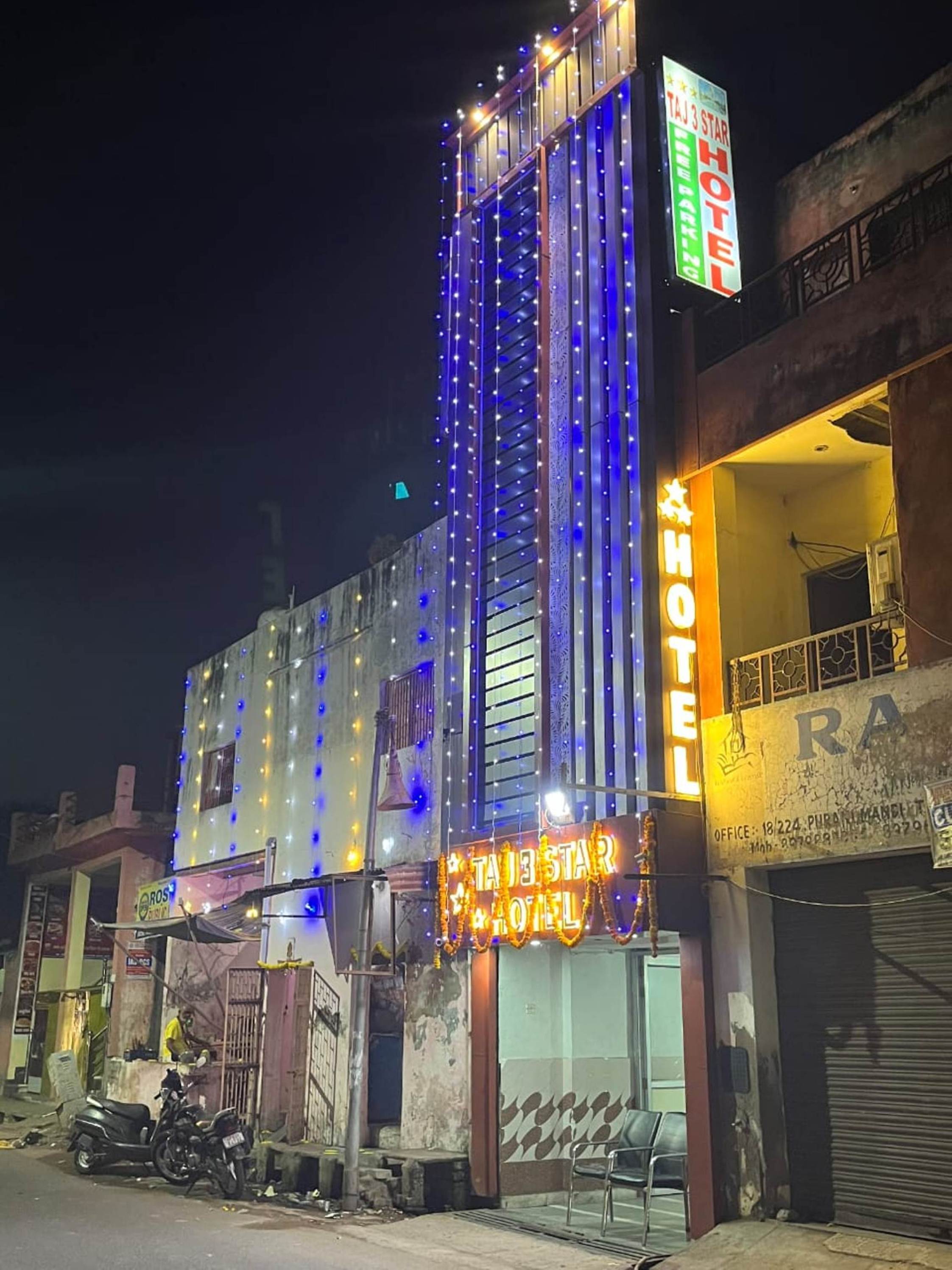 Taj 3 Star Hotel Near 200 mtr TAJ Mahal Agra