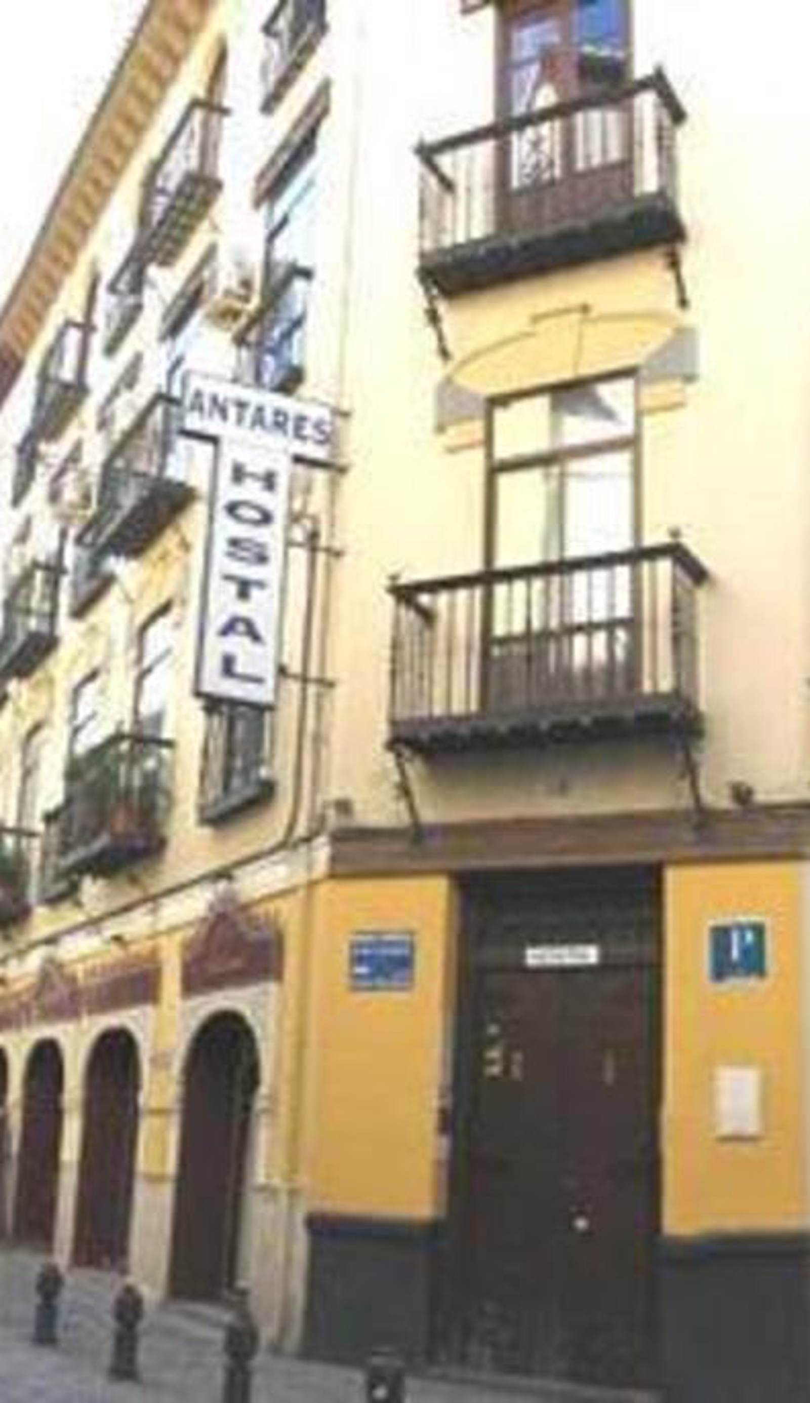 Hostal Antares