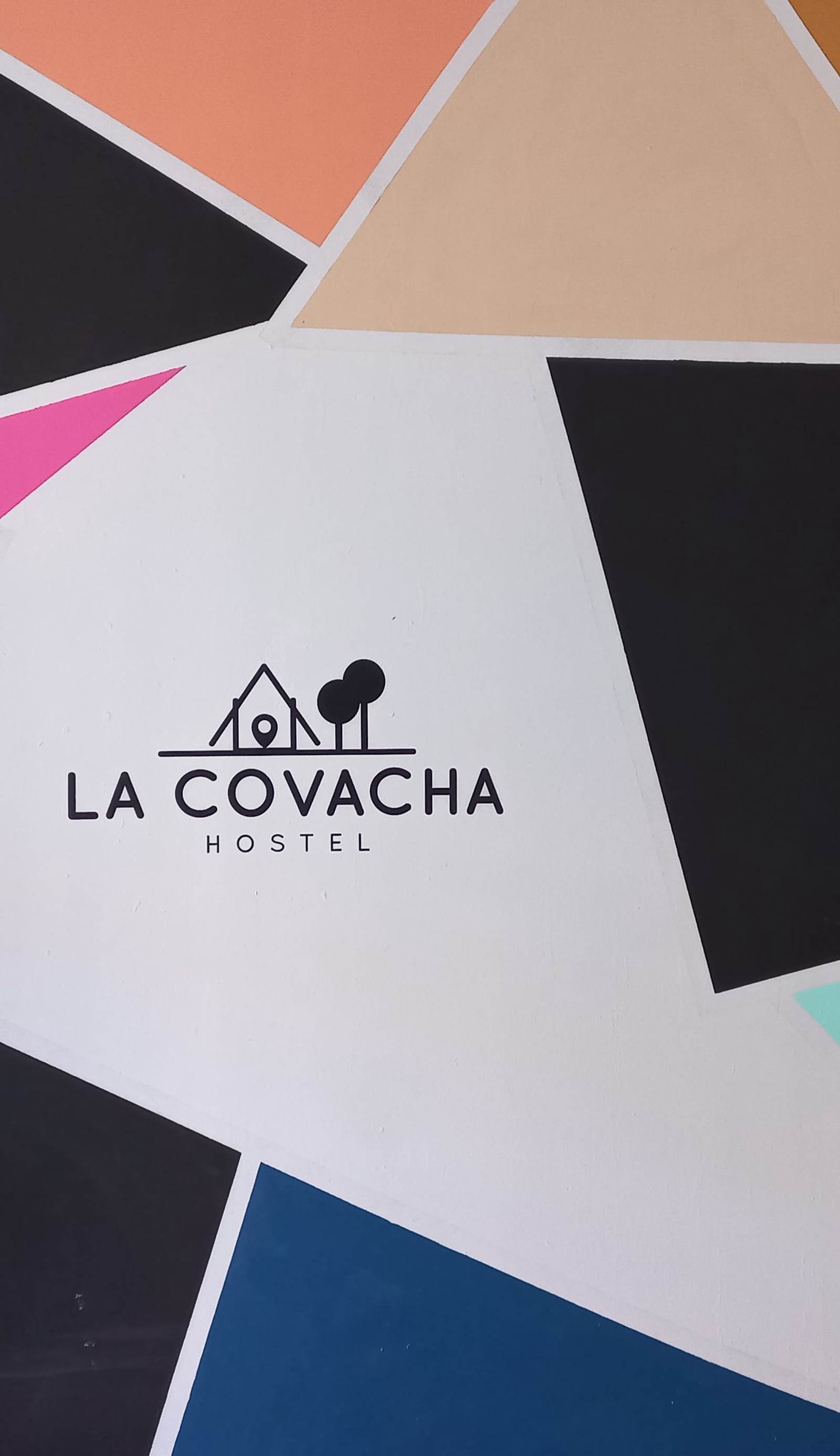 La Covacha Youth Hostel