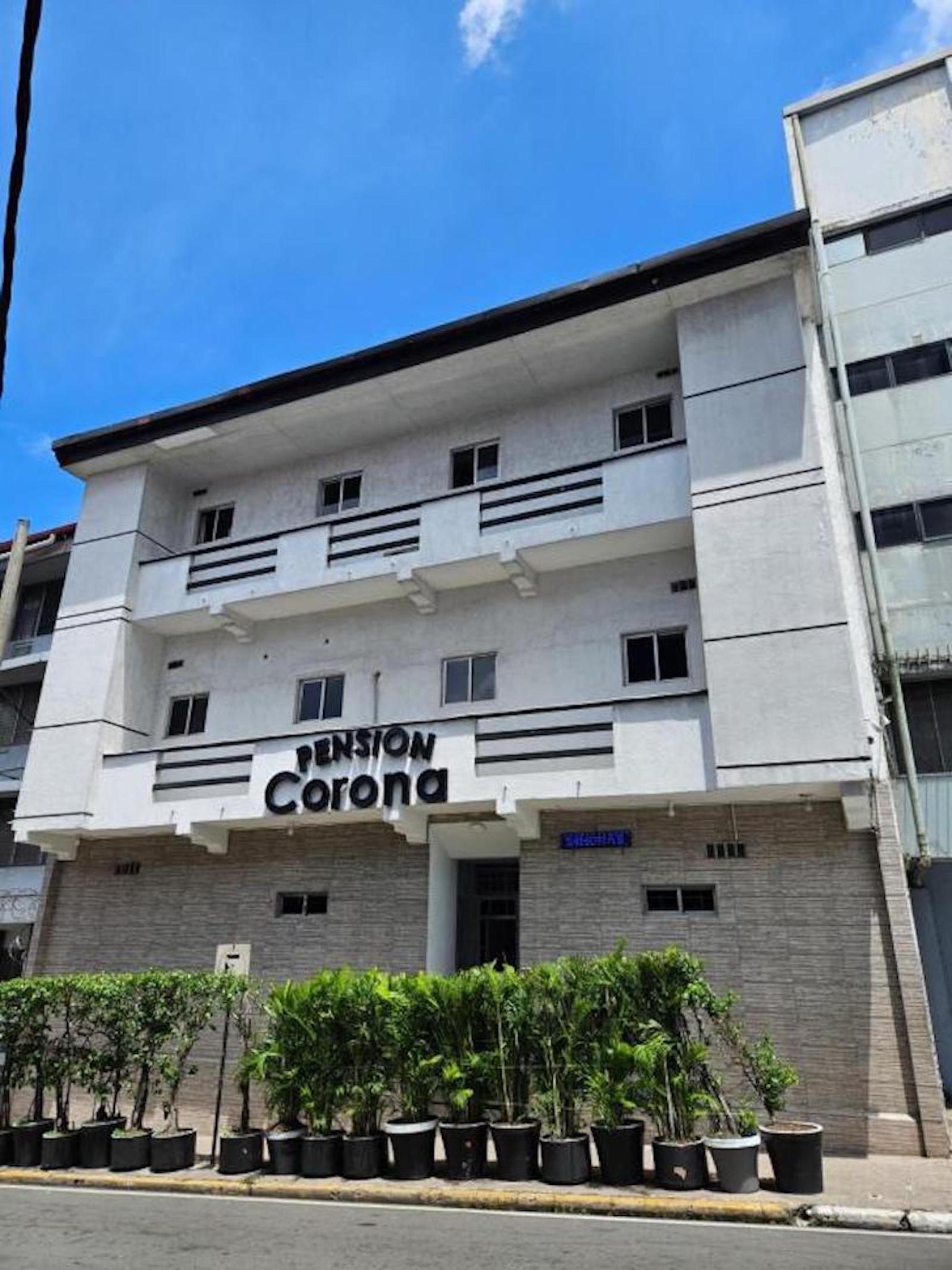 Hotel y Pension Corona
