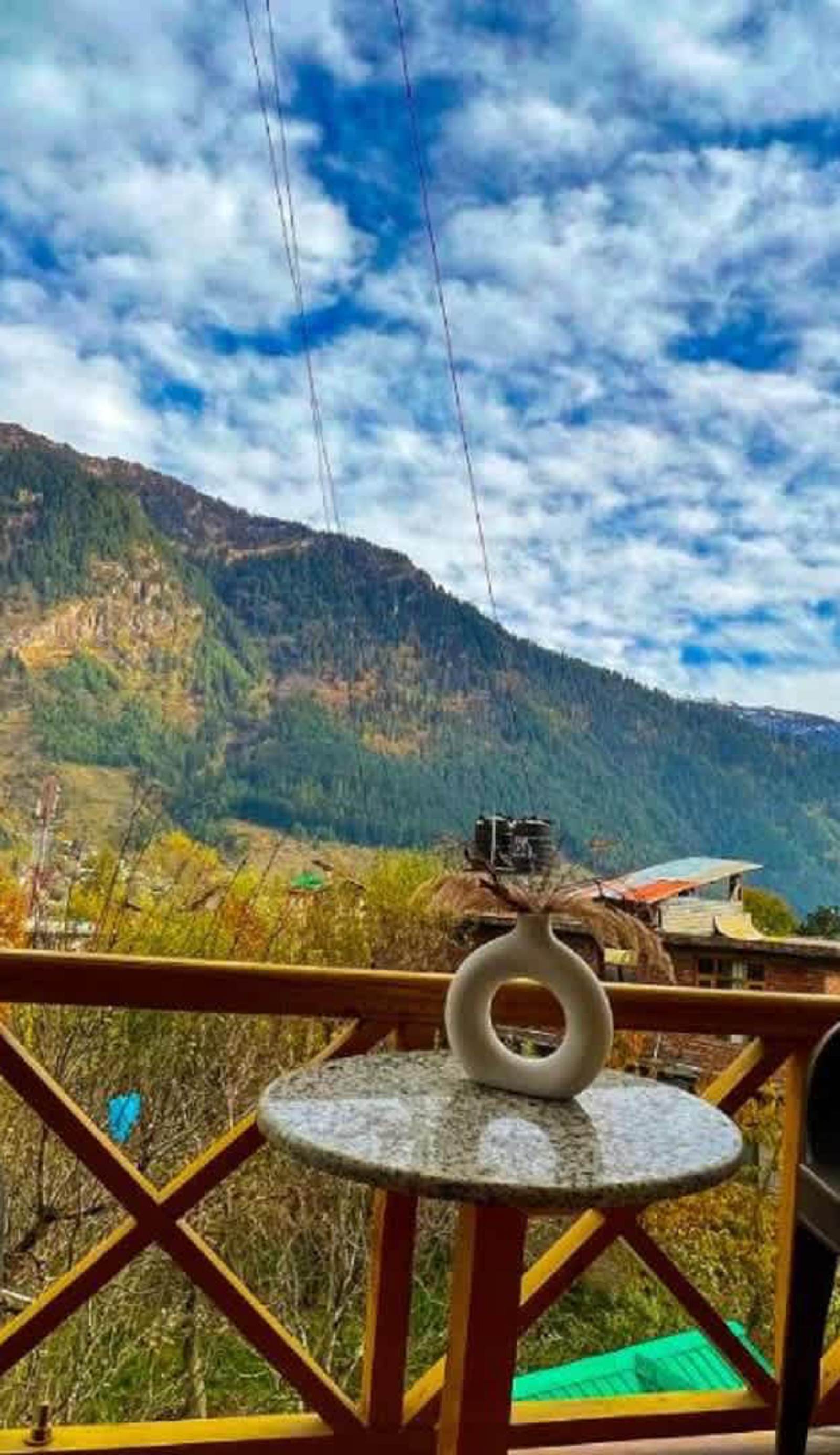 YOLO Backpackers - Manali