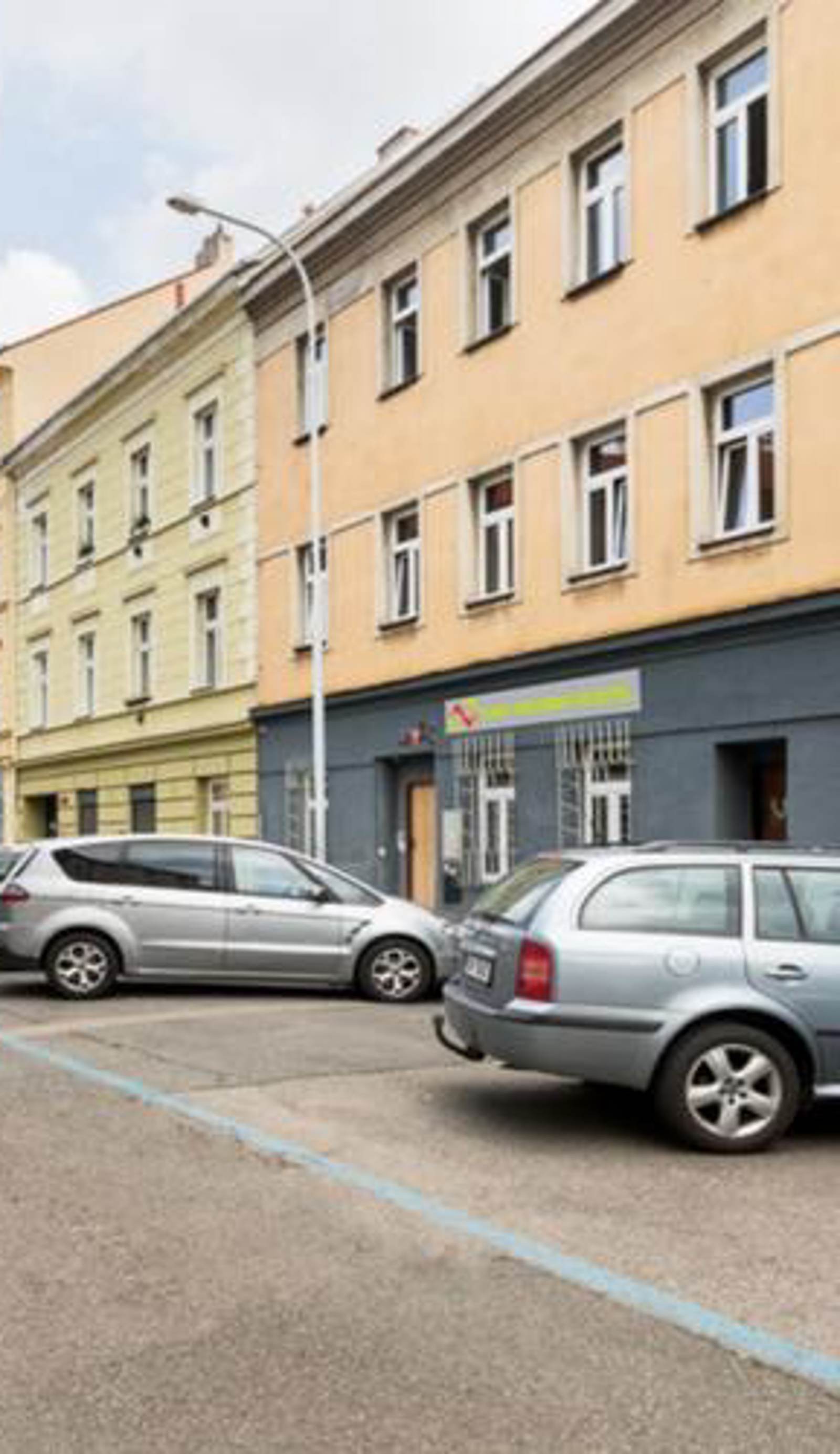 Easy Housing Hostel