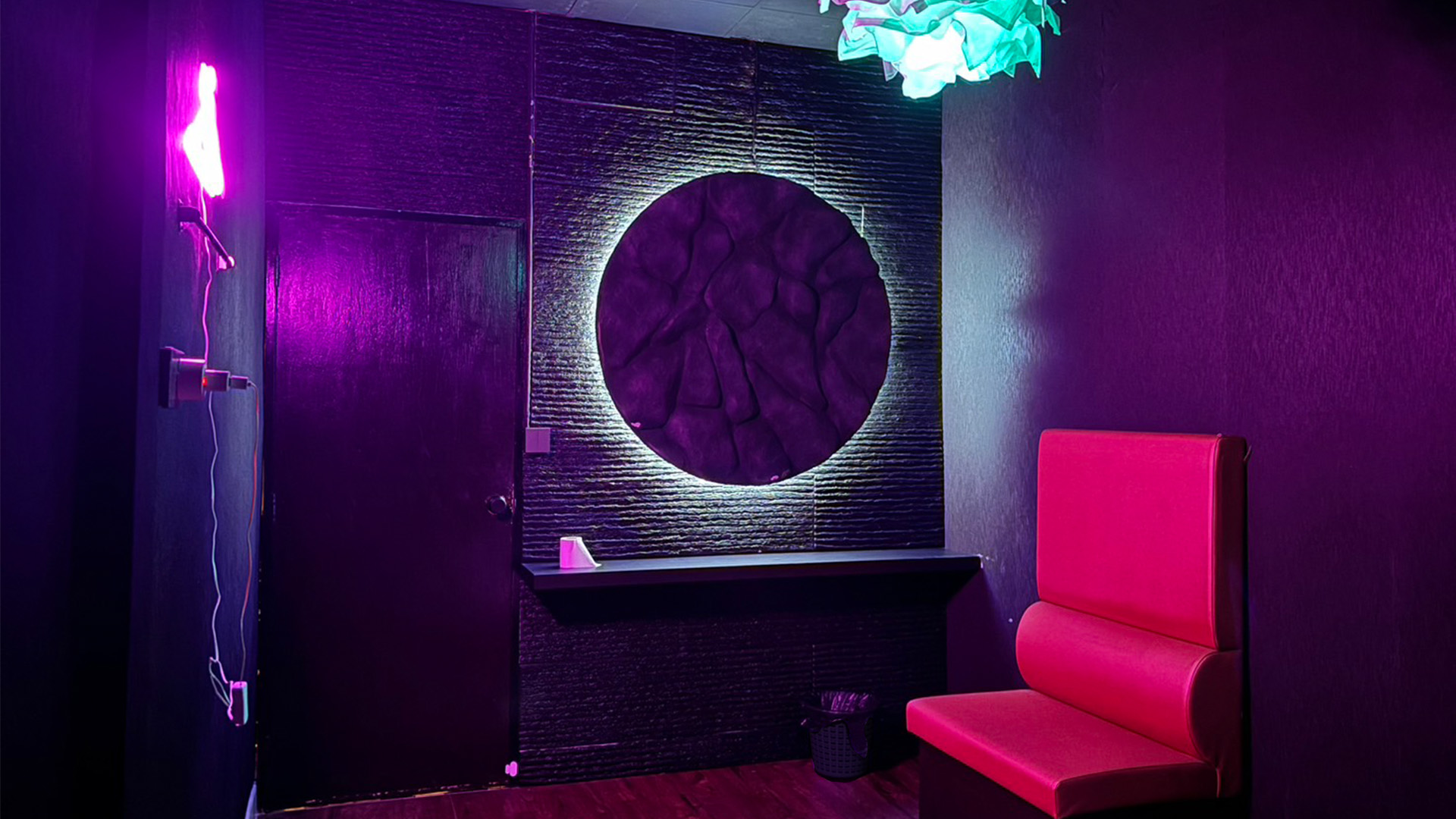 Doctor Alien Hostel, Don Mueang