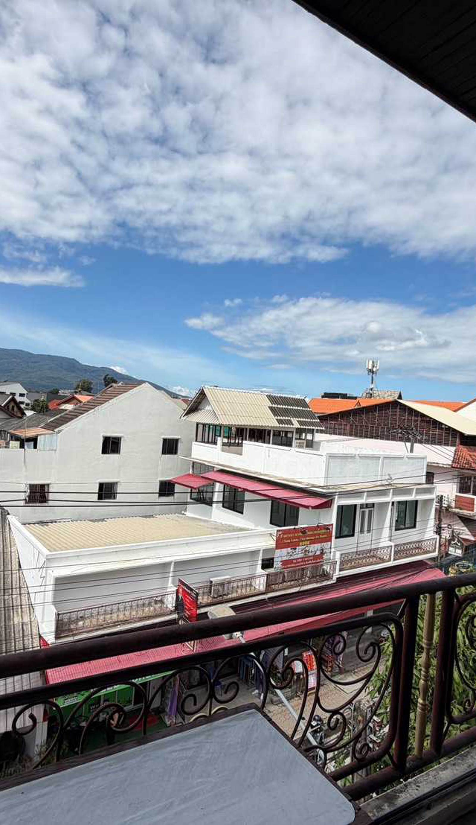 Giant Hostel