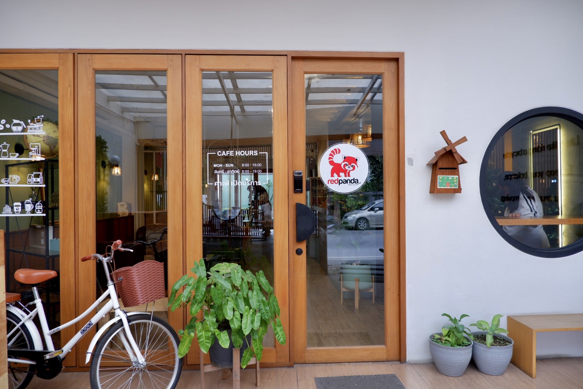 Red Panda Hostel & Cafe