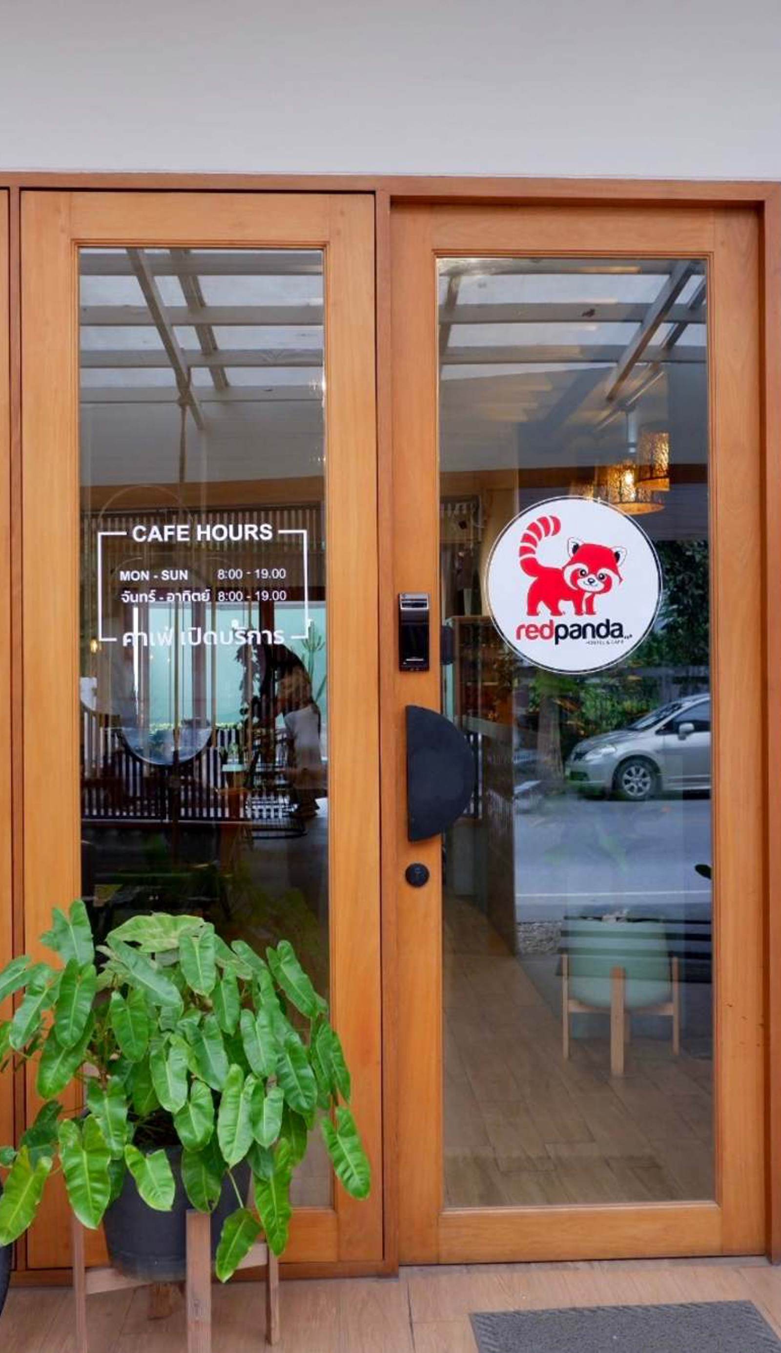 Red Panda Hostel & Cafe