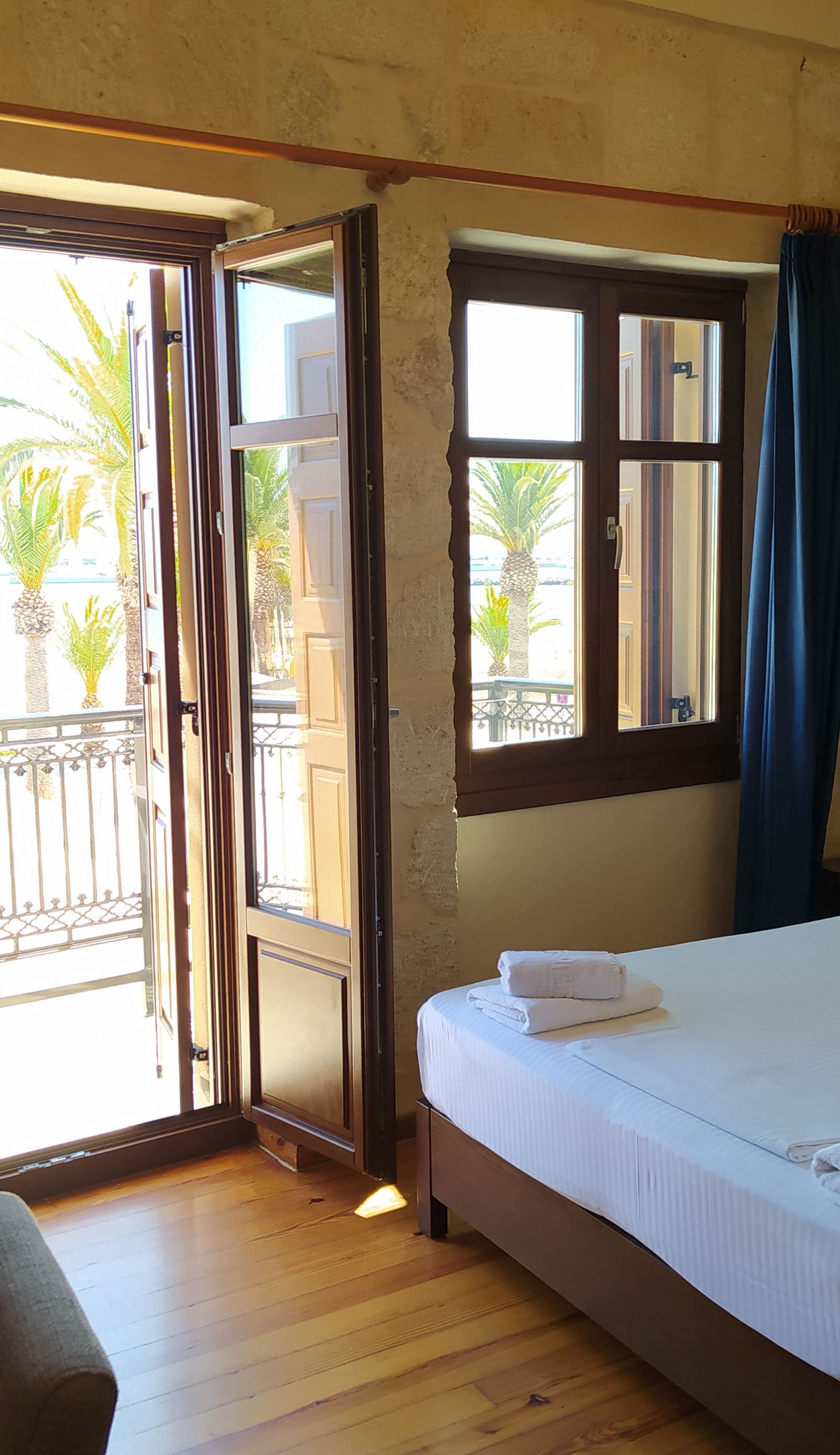 Rent Rooms The Sea-Front
