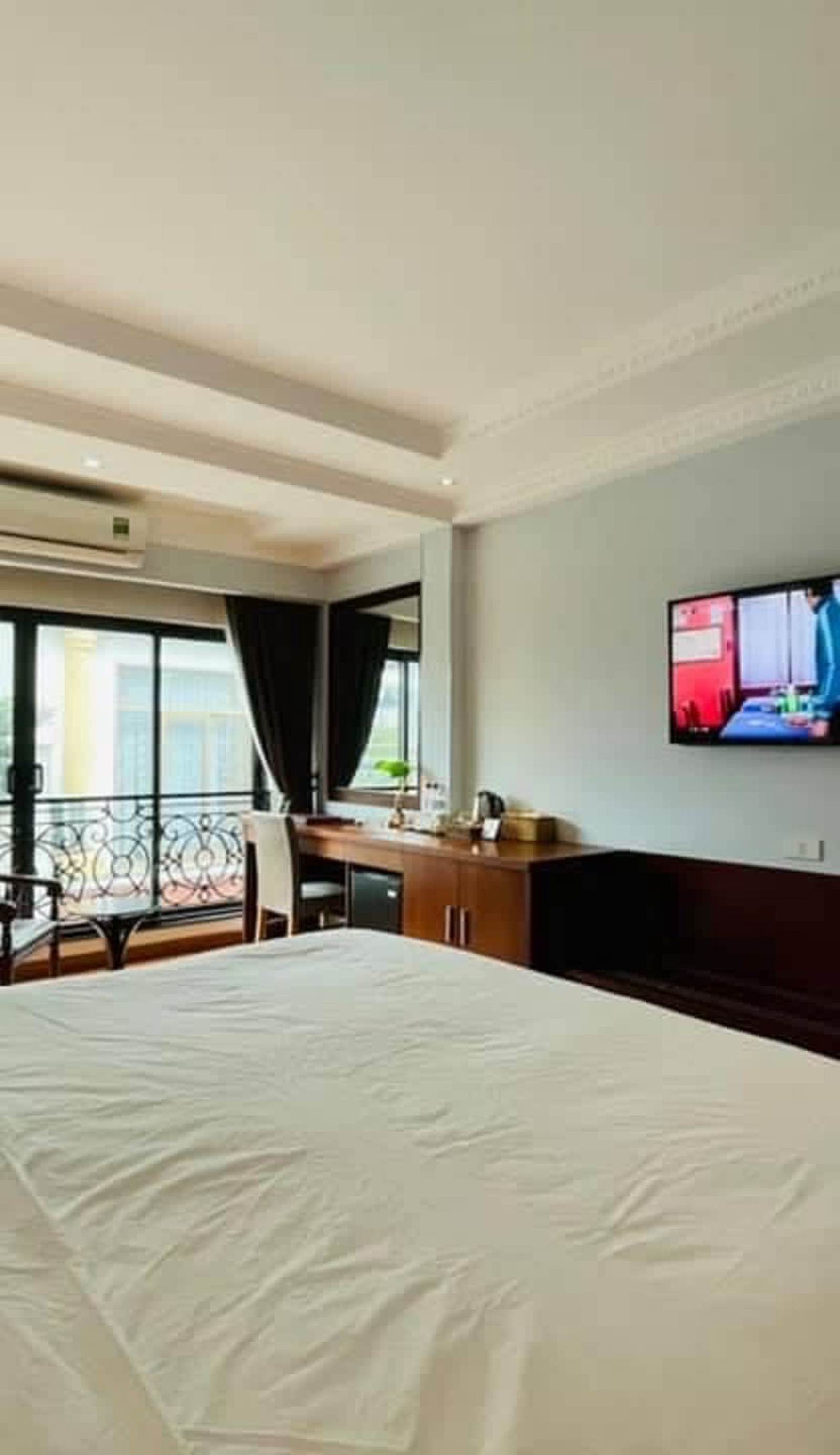 The Vancouver Hotel