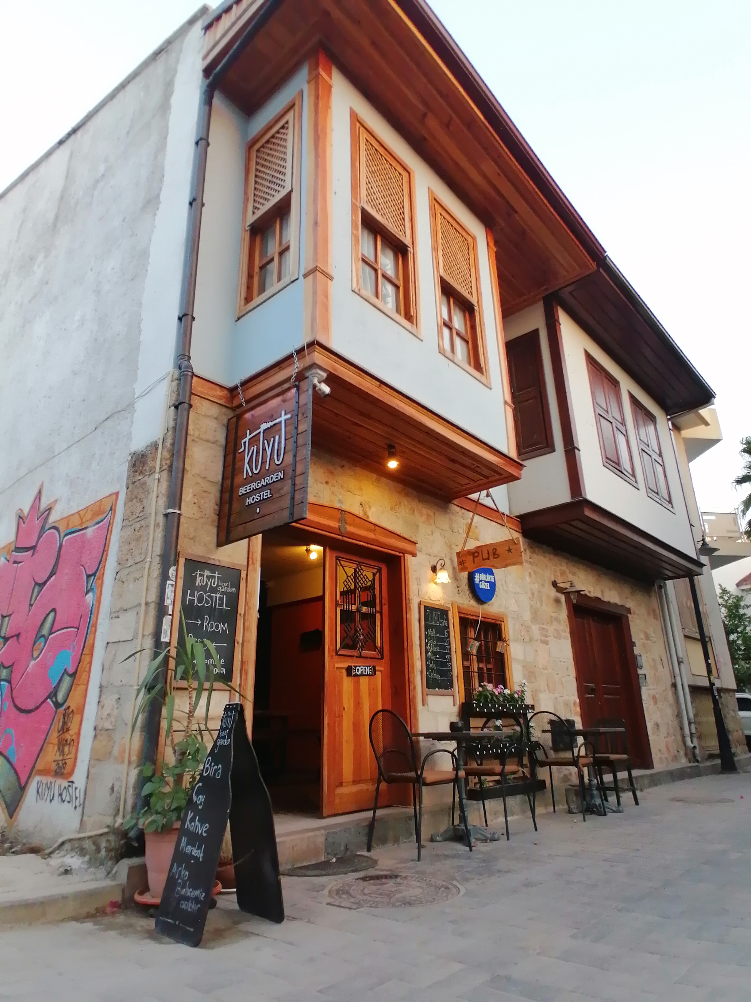 Kuyu Beergarden & Hostel