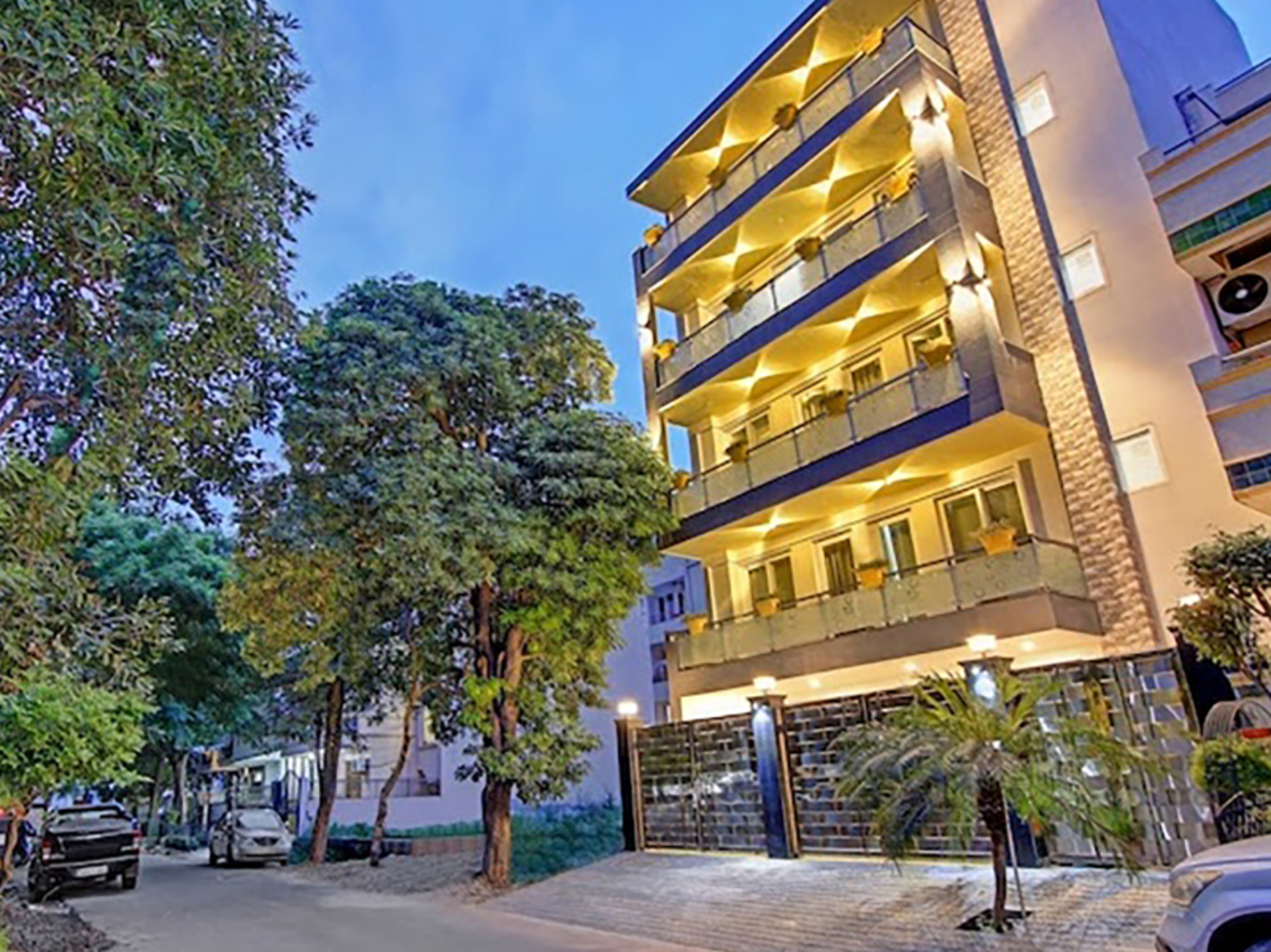 NUAB House-Fortis/MAX/MEDANTA/Paras/HUDA Metro