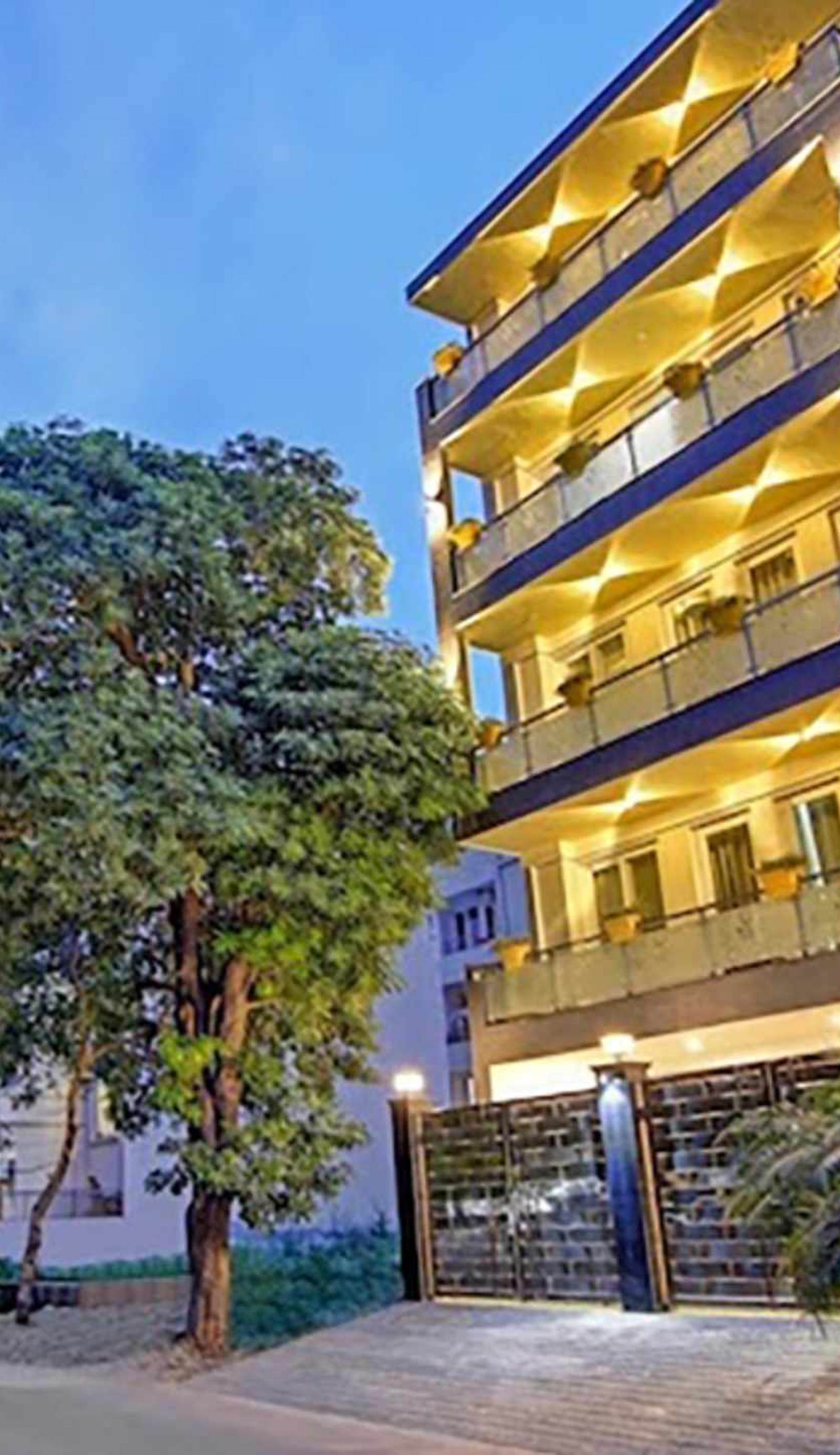 NUAB House-Fortis/MAX/MEDANTA/Paras/HUDA Metro