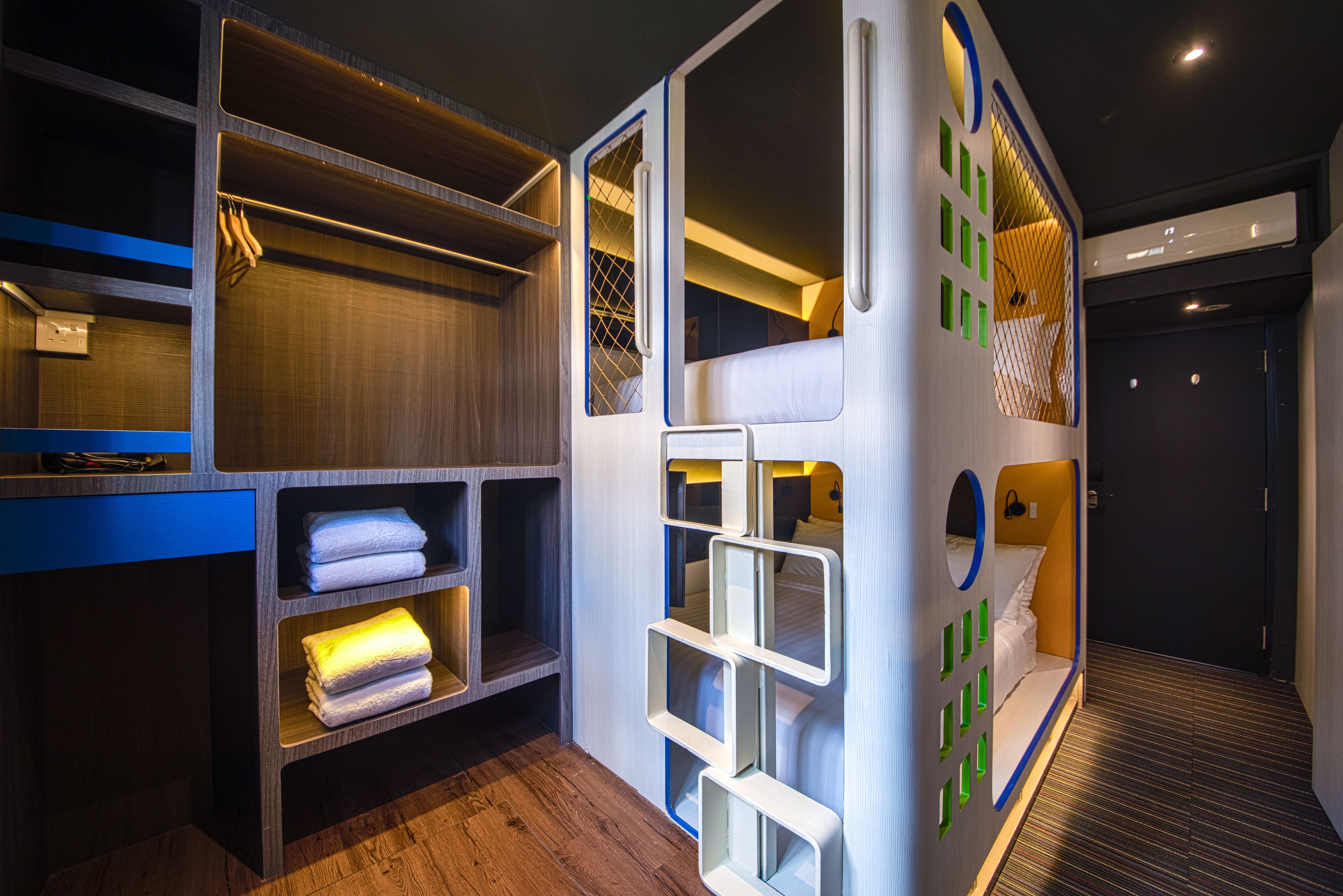 Cube - Family Boutique Capsule Hotel @ Chinatown