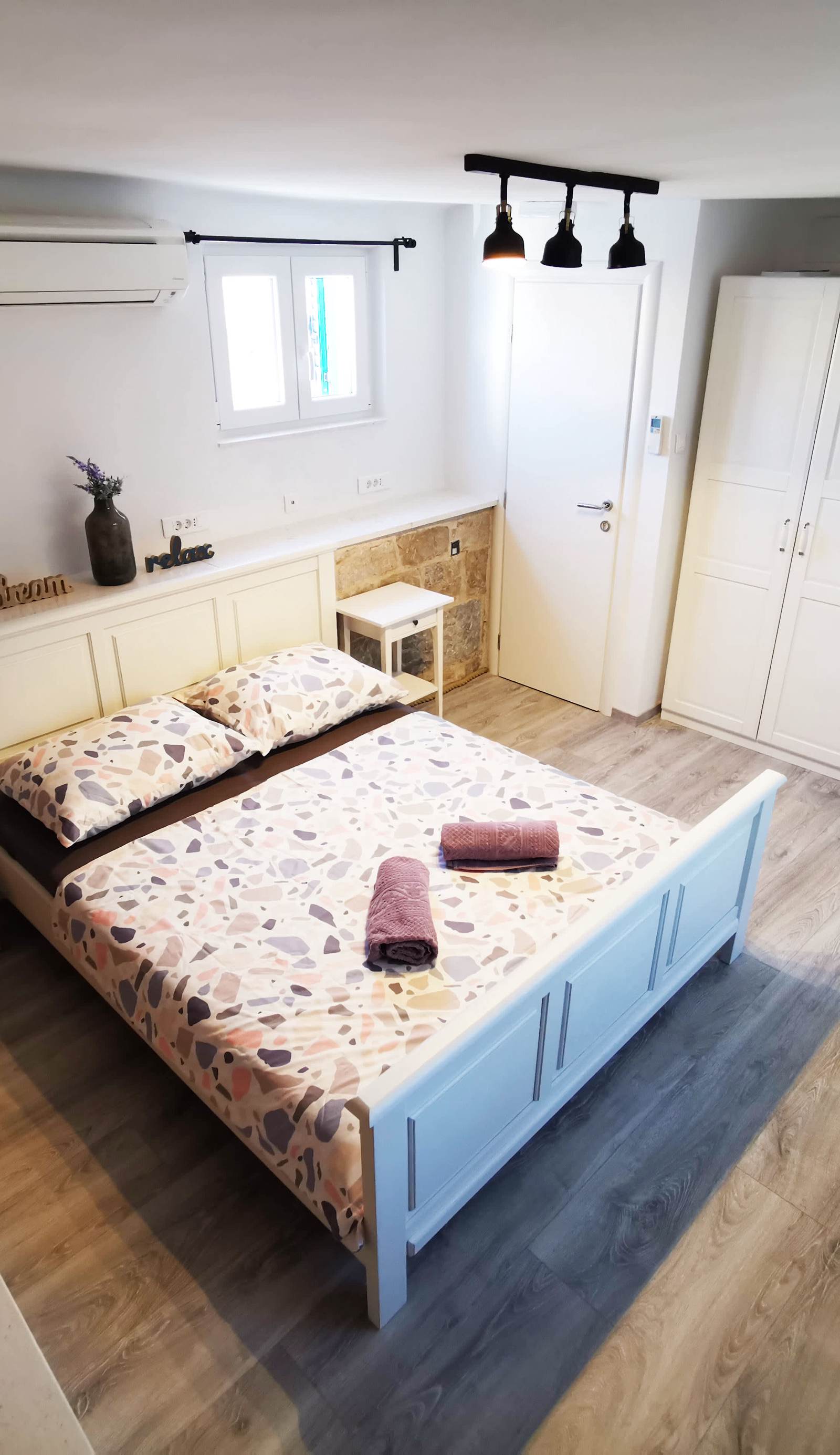 Crobeauty Holiday House