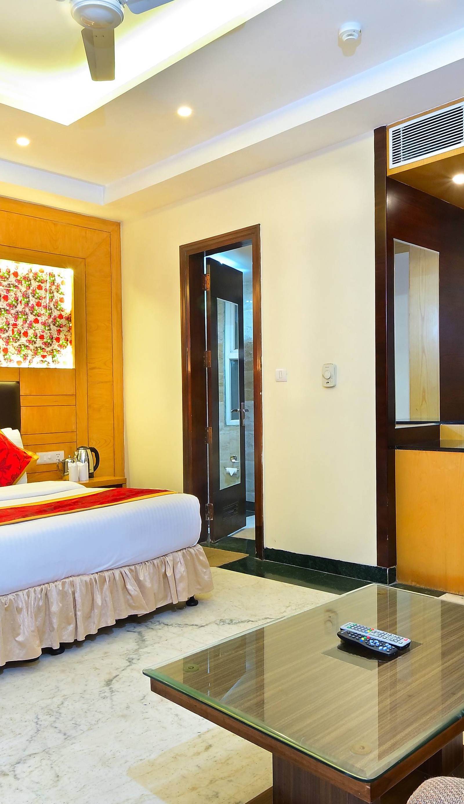 Hotel Hari Piorko Inn @2 Mins from New Delhi Rail