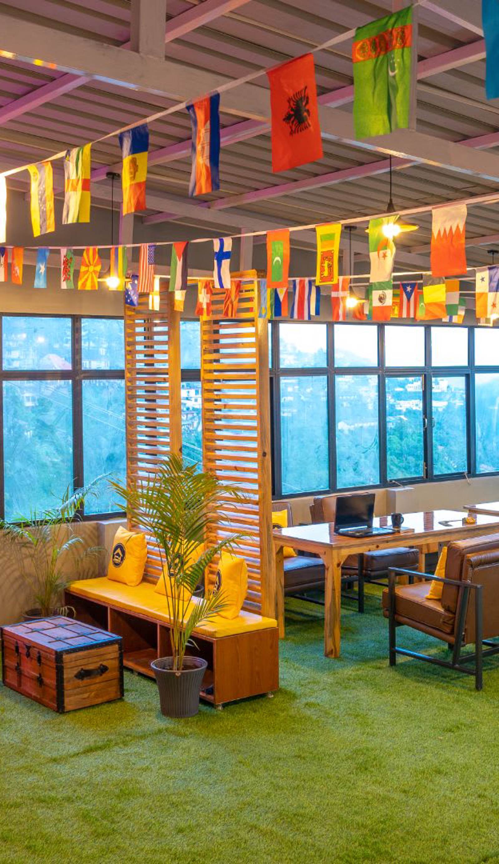 The Hosteller Mussoorie, Mall Road