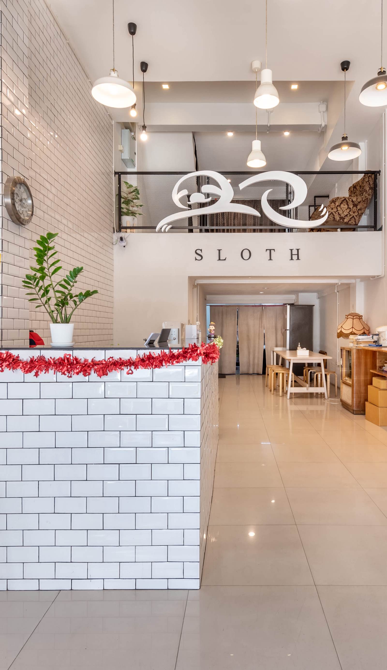 Sloth Hostel DonMueang Airport