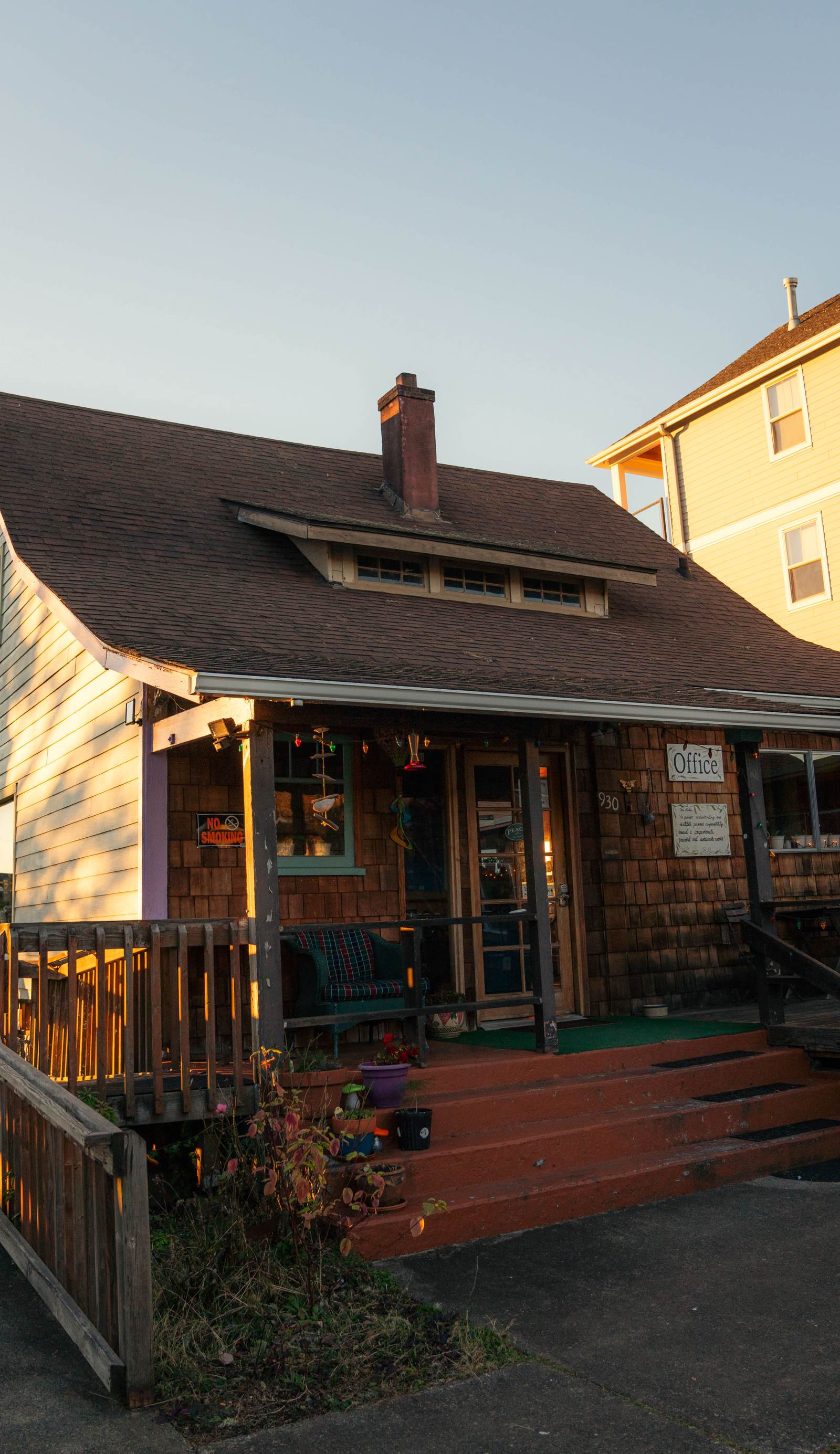 Seaside International Lodge & Hostel