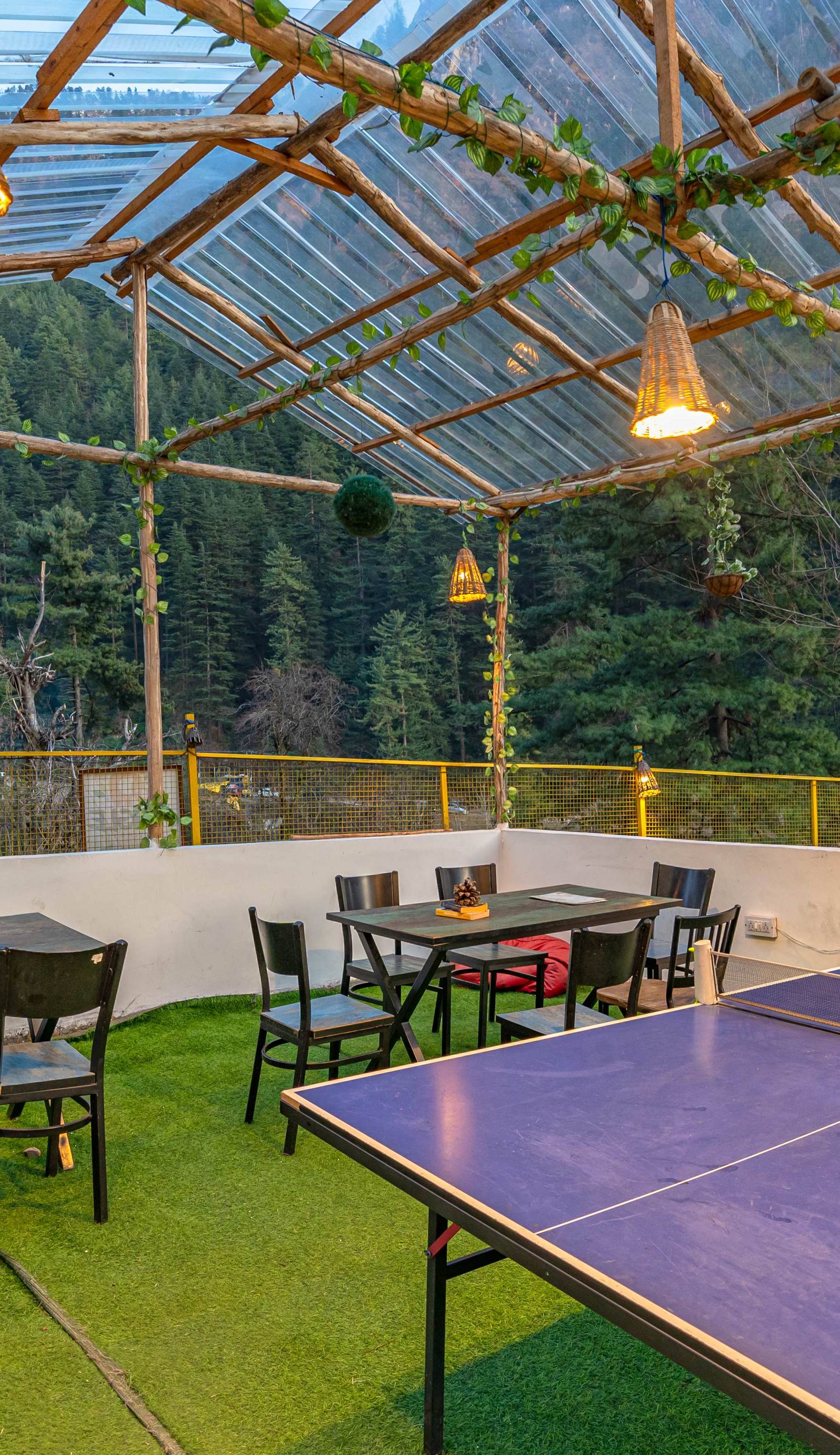Whoopers Hostel Kasol, Choj
