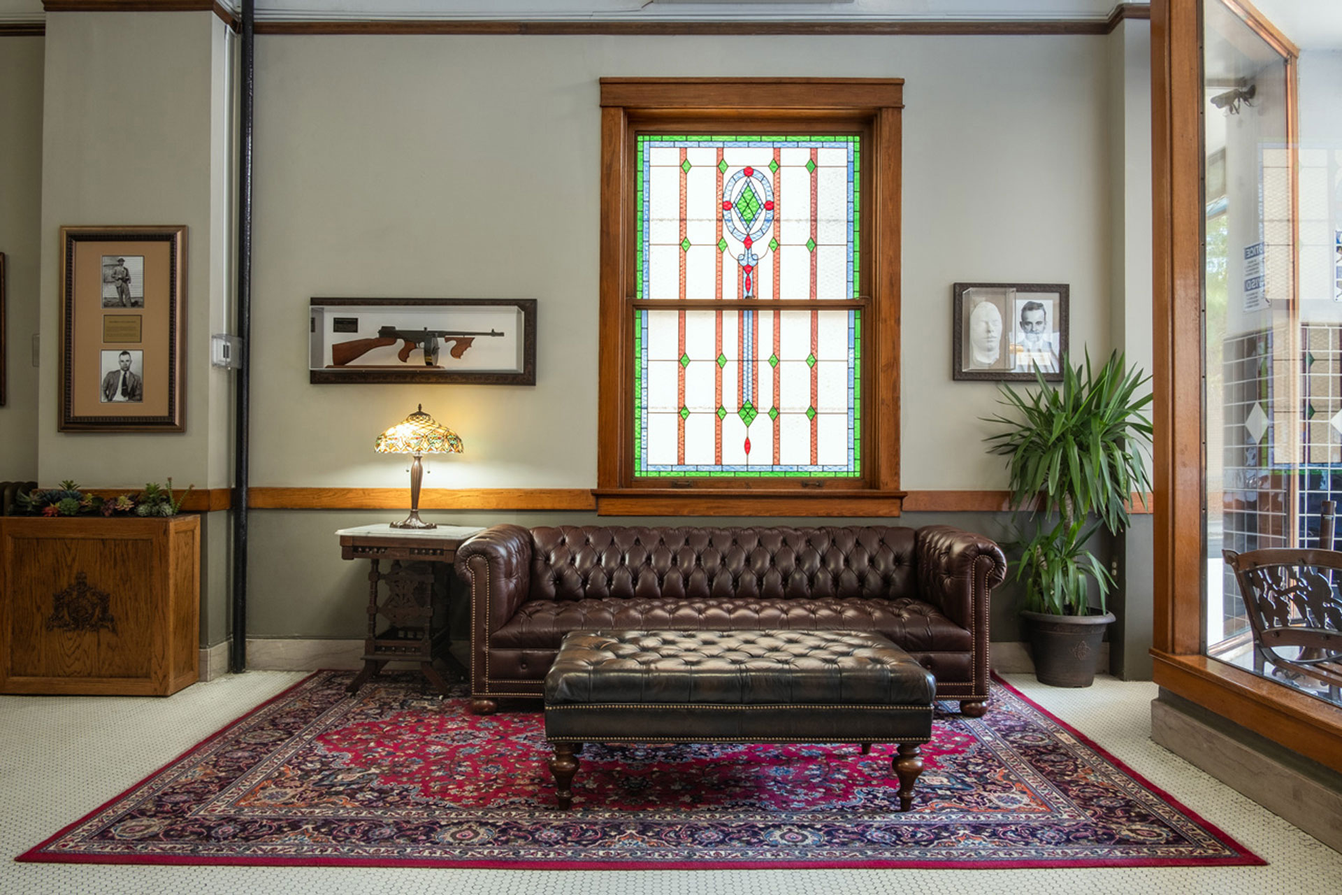 Gardner Hotel & Hostel