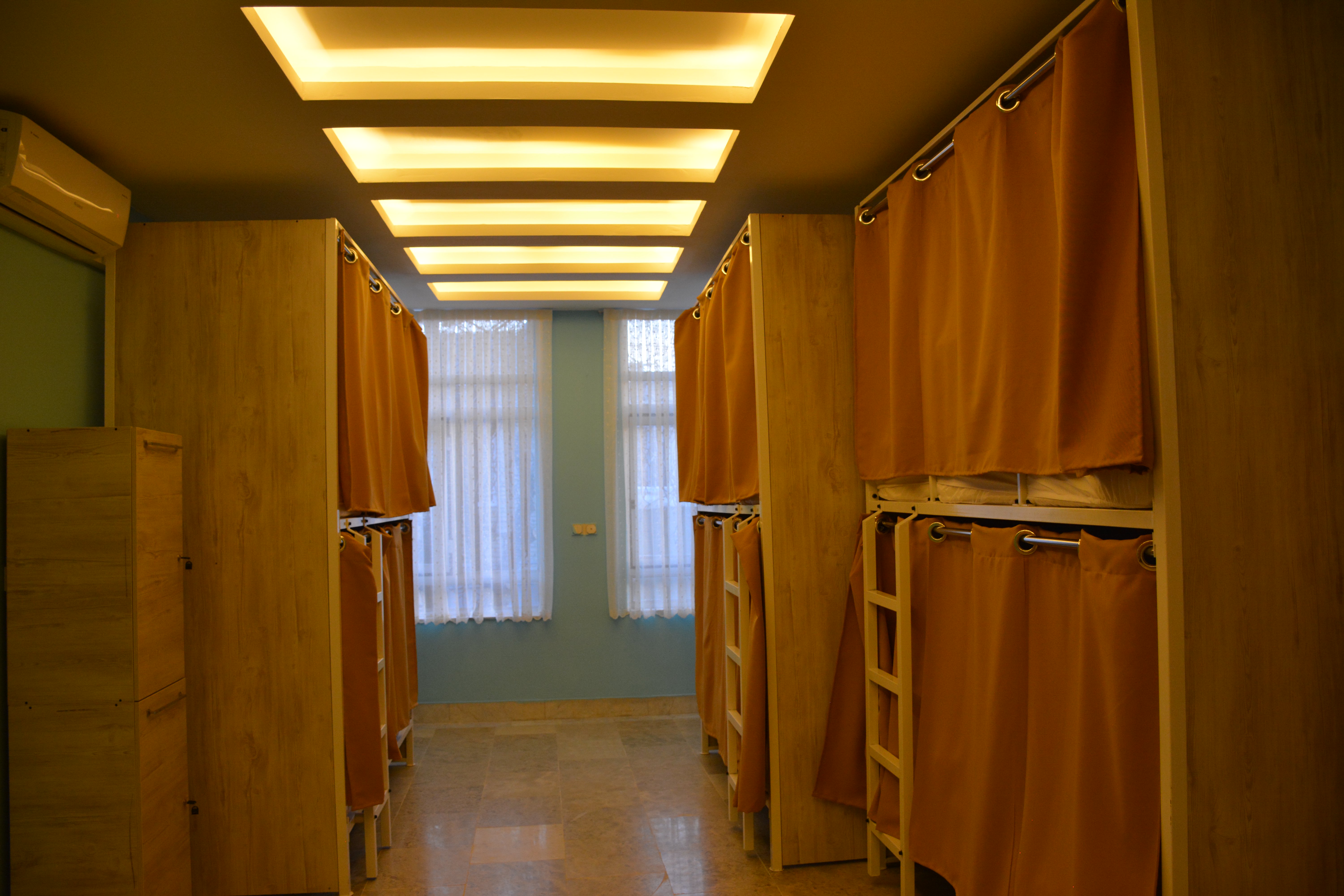 Kermanshah Oak Hostel