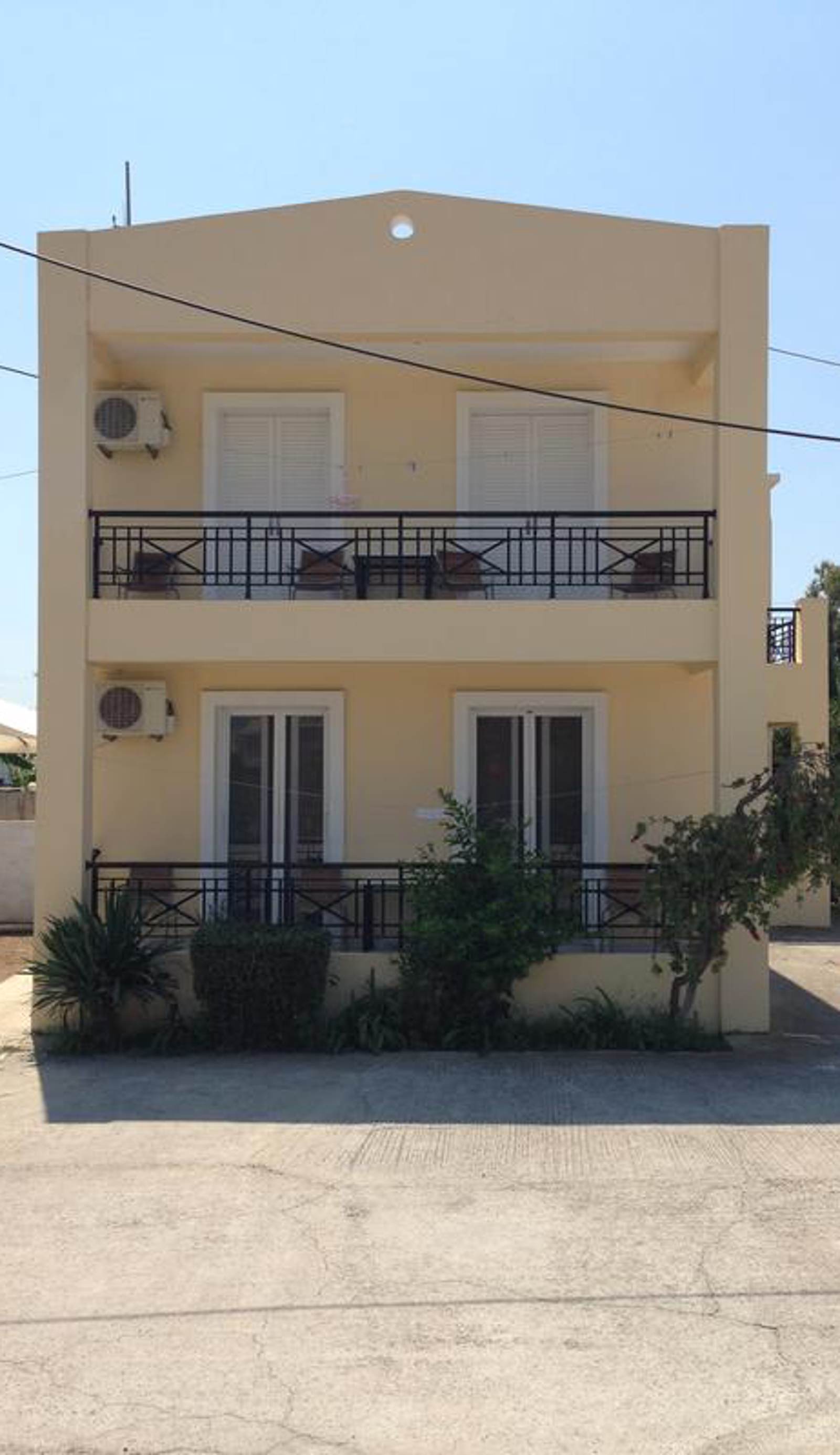 Manine Apartments