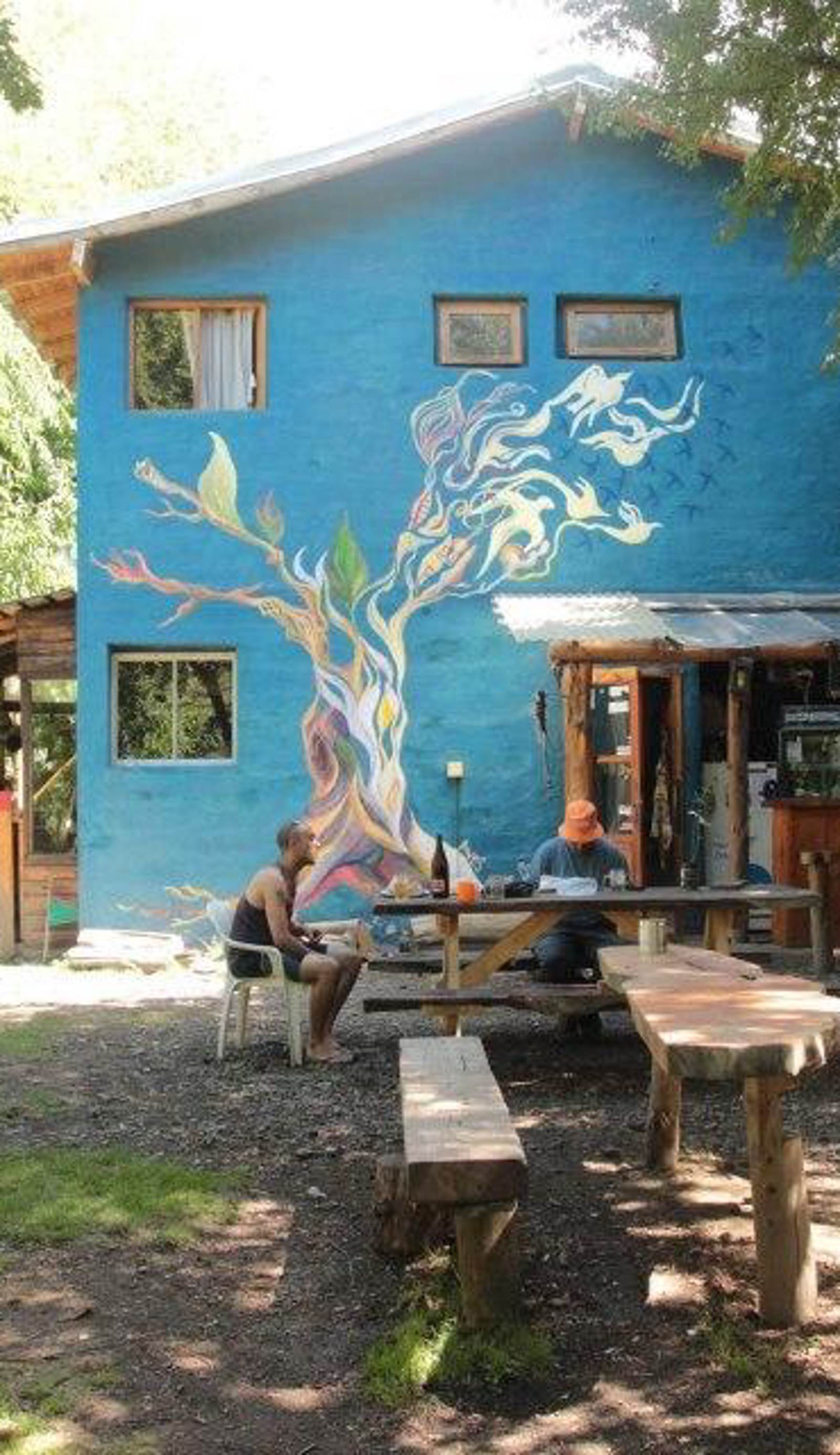 Los Coihues Camping & Hostel