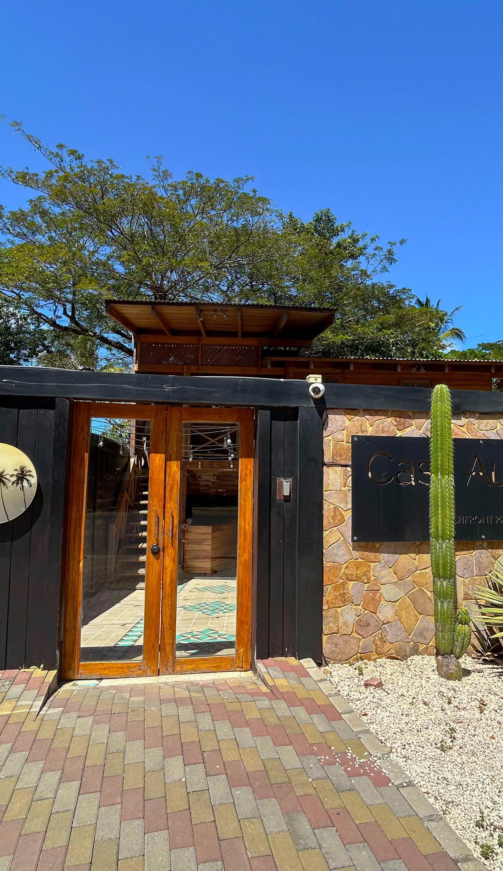 Casa Aura Beachfront Premium Hostel