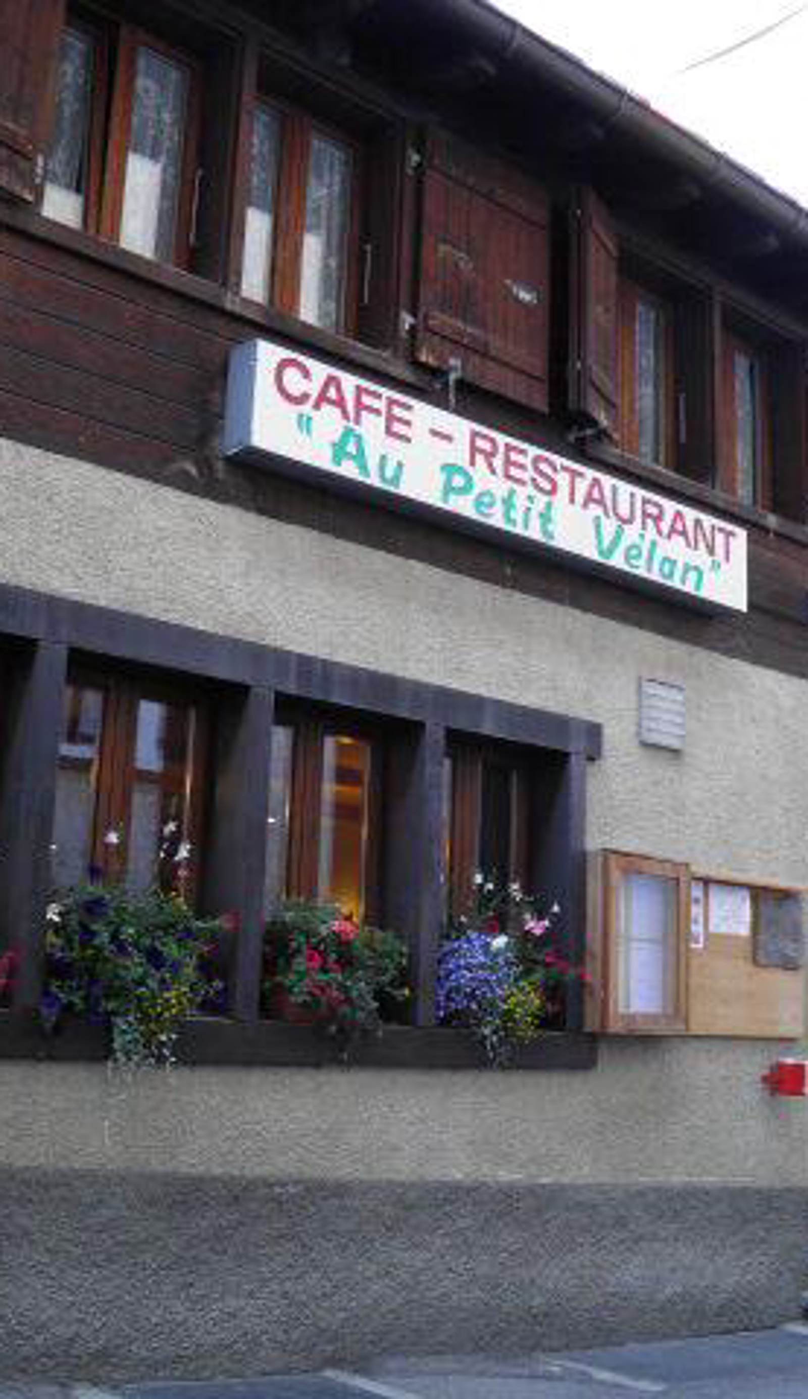 Hostel Petit Vélan