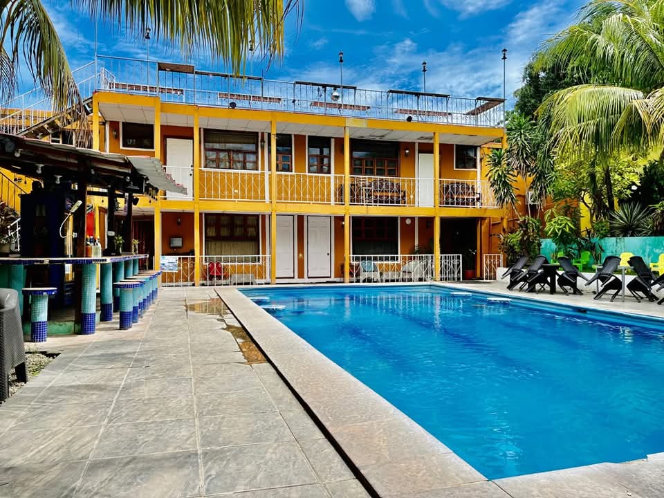 Hotel Camaleon - Colonial Stay with Views
