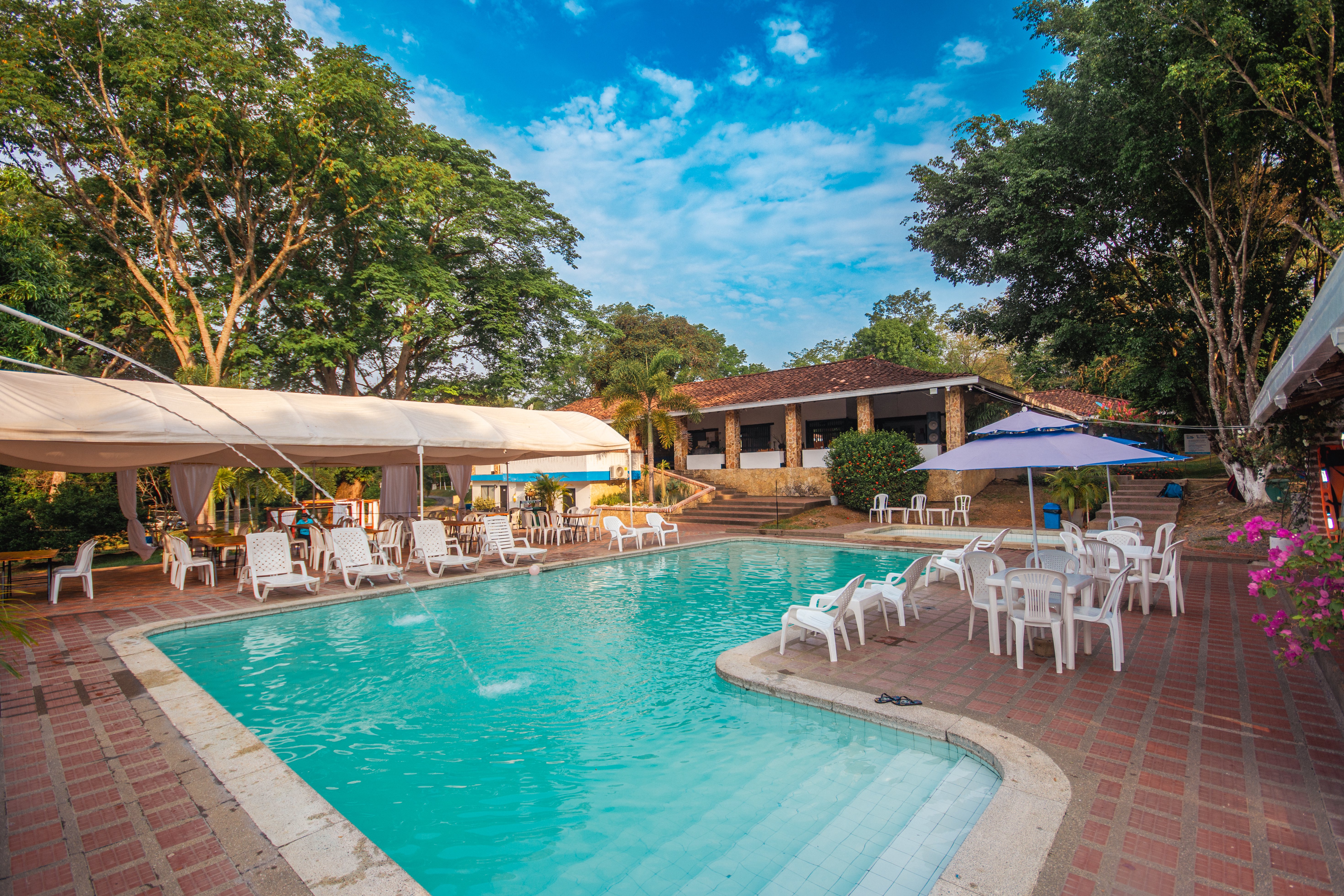 Hotel Familia Casa Blanca