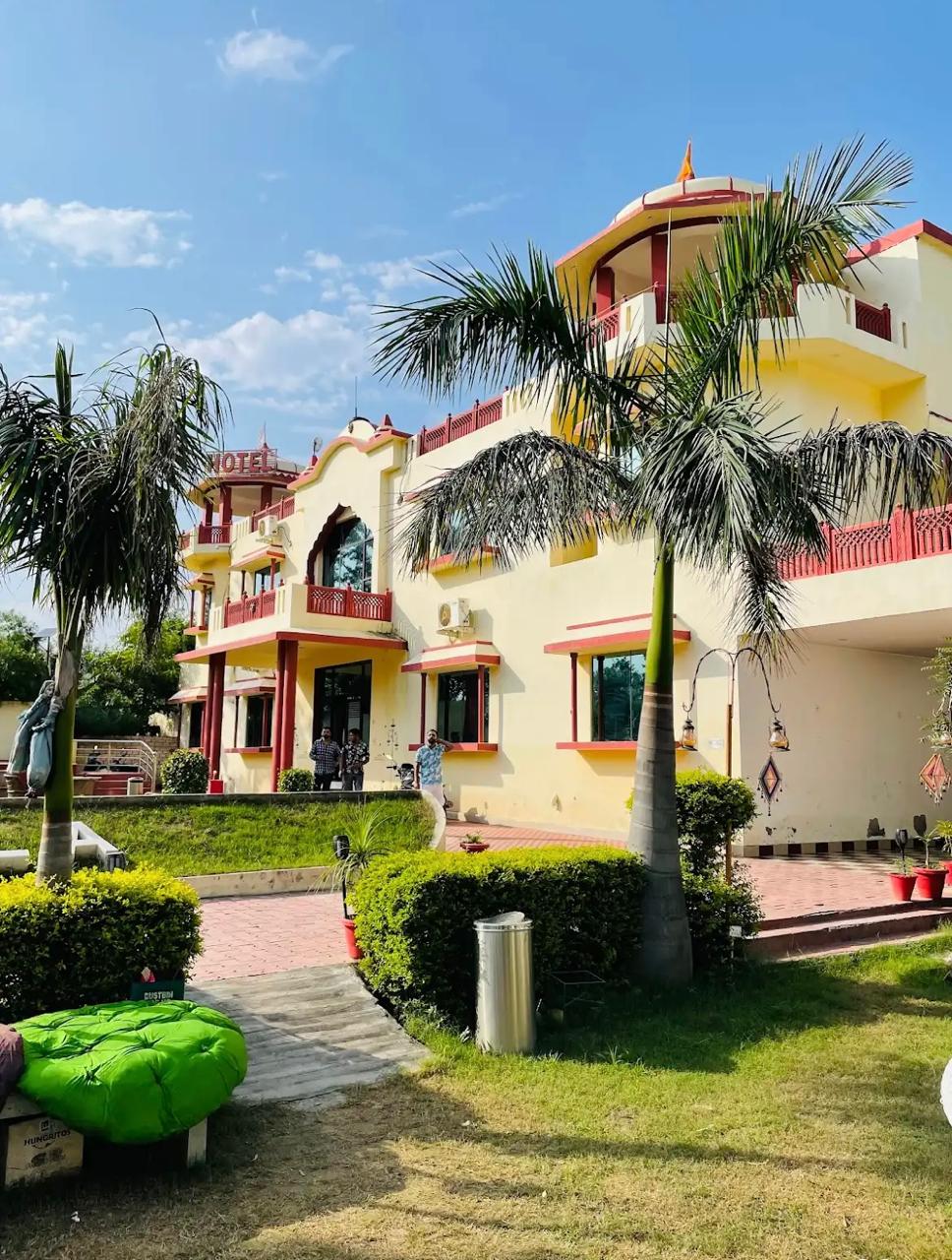 The Quila Camps & Resort
