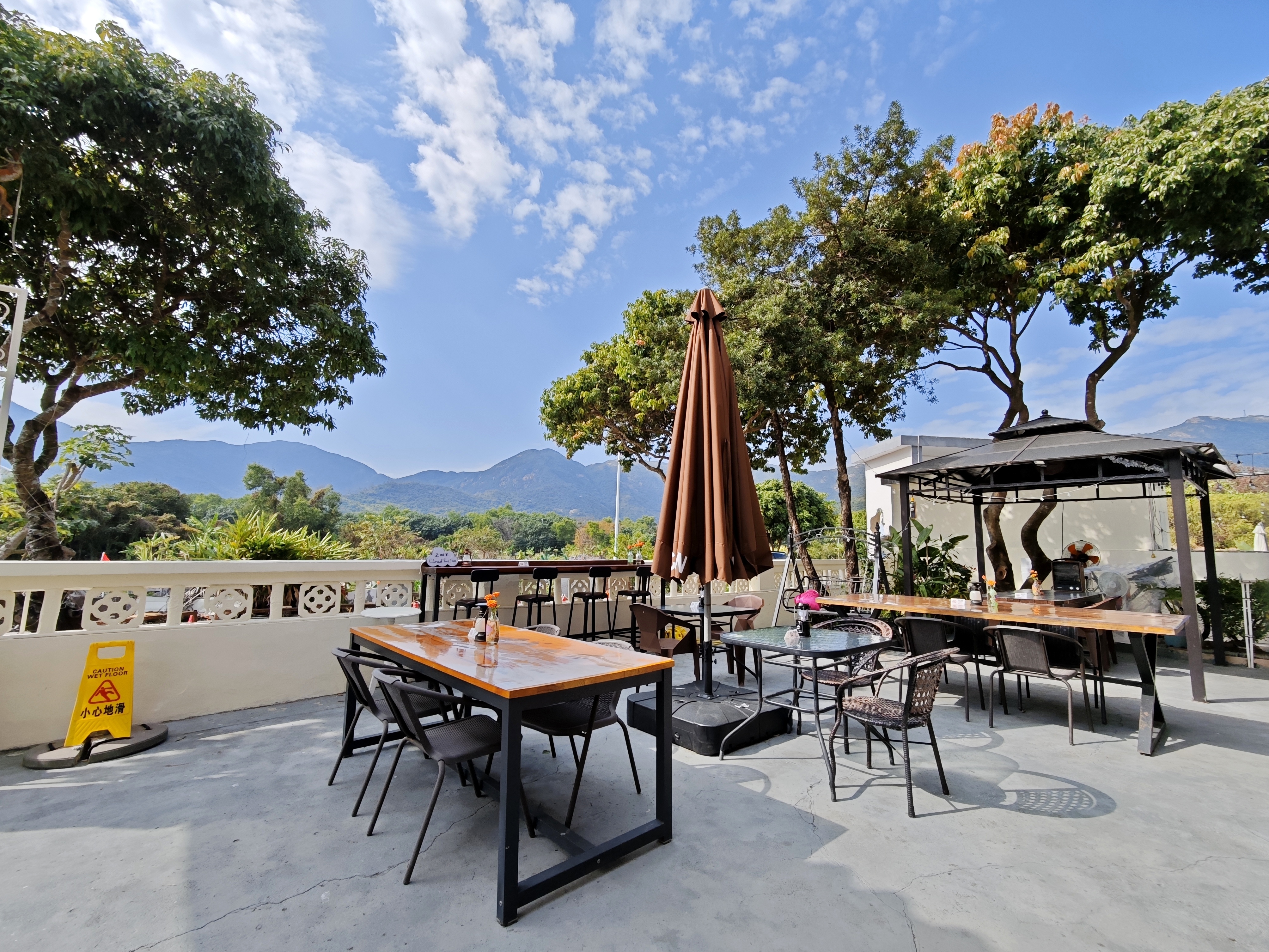 Cloud Tree Inn, XiChong Beach