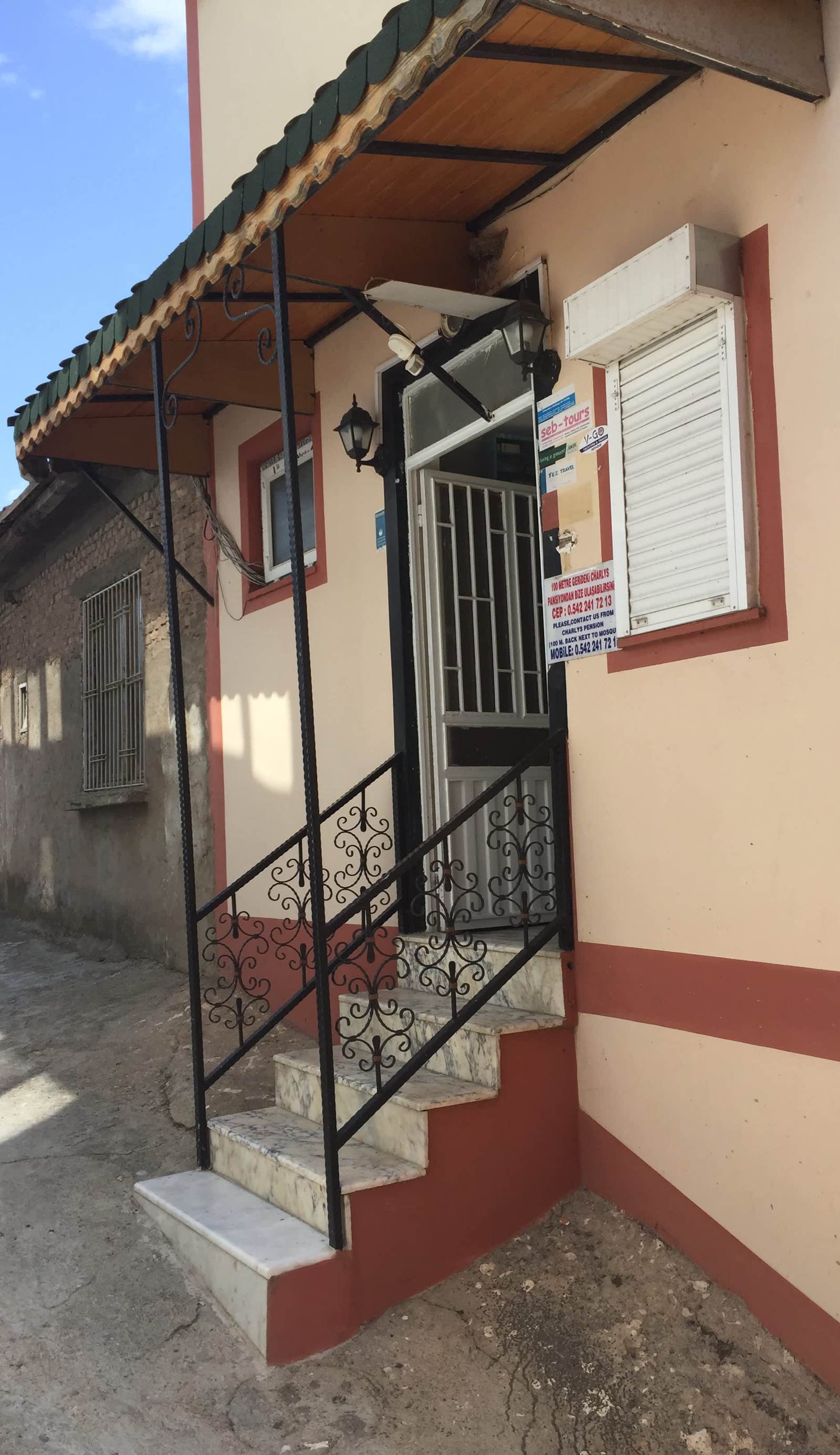 Lale Hostel & Guesthouse
