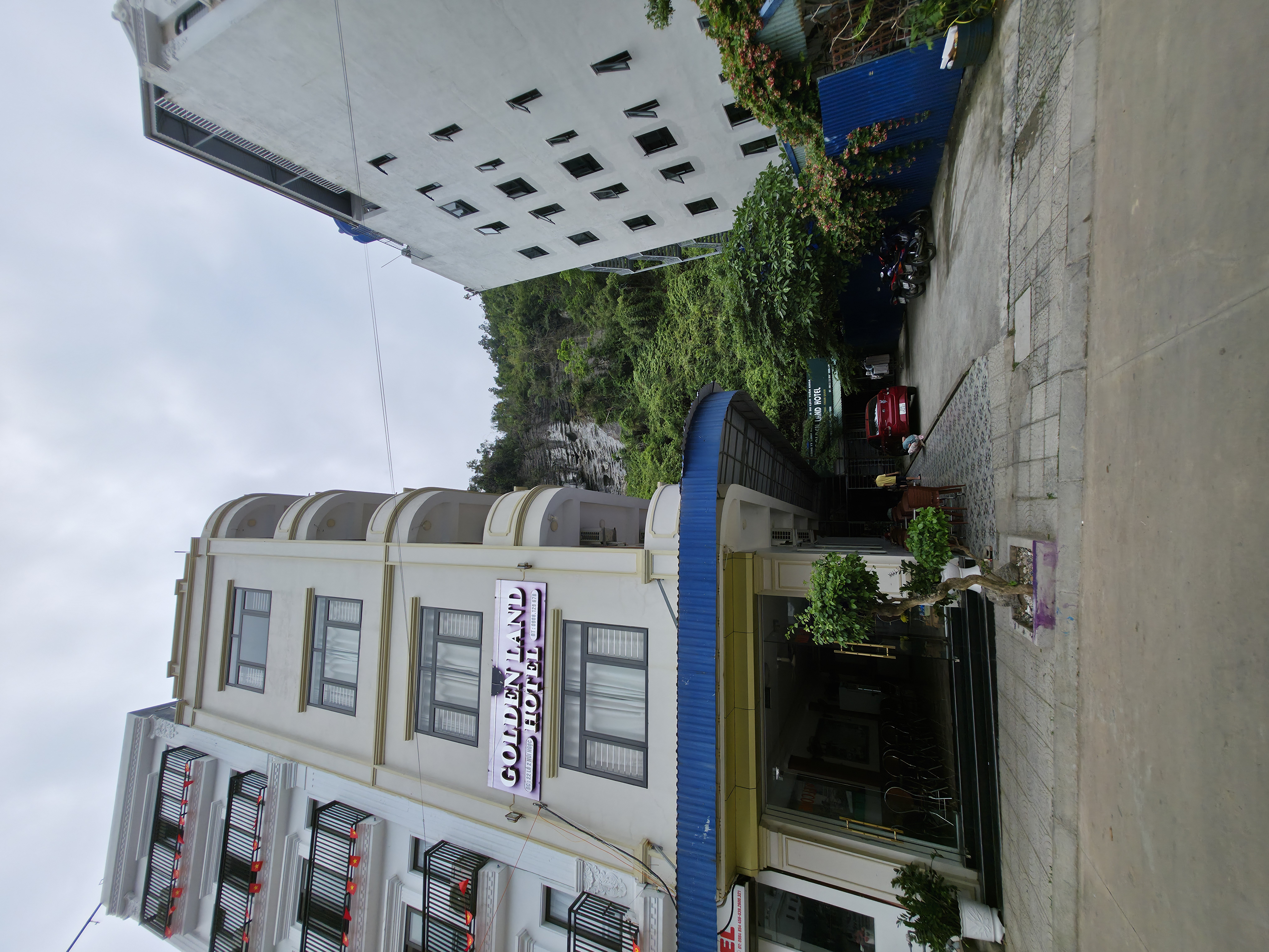 Golden Land Hotel