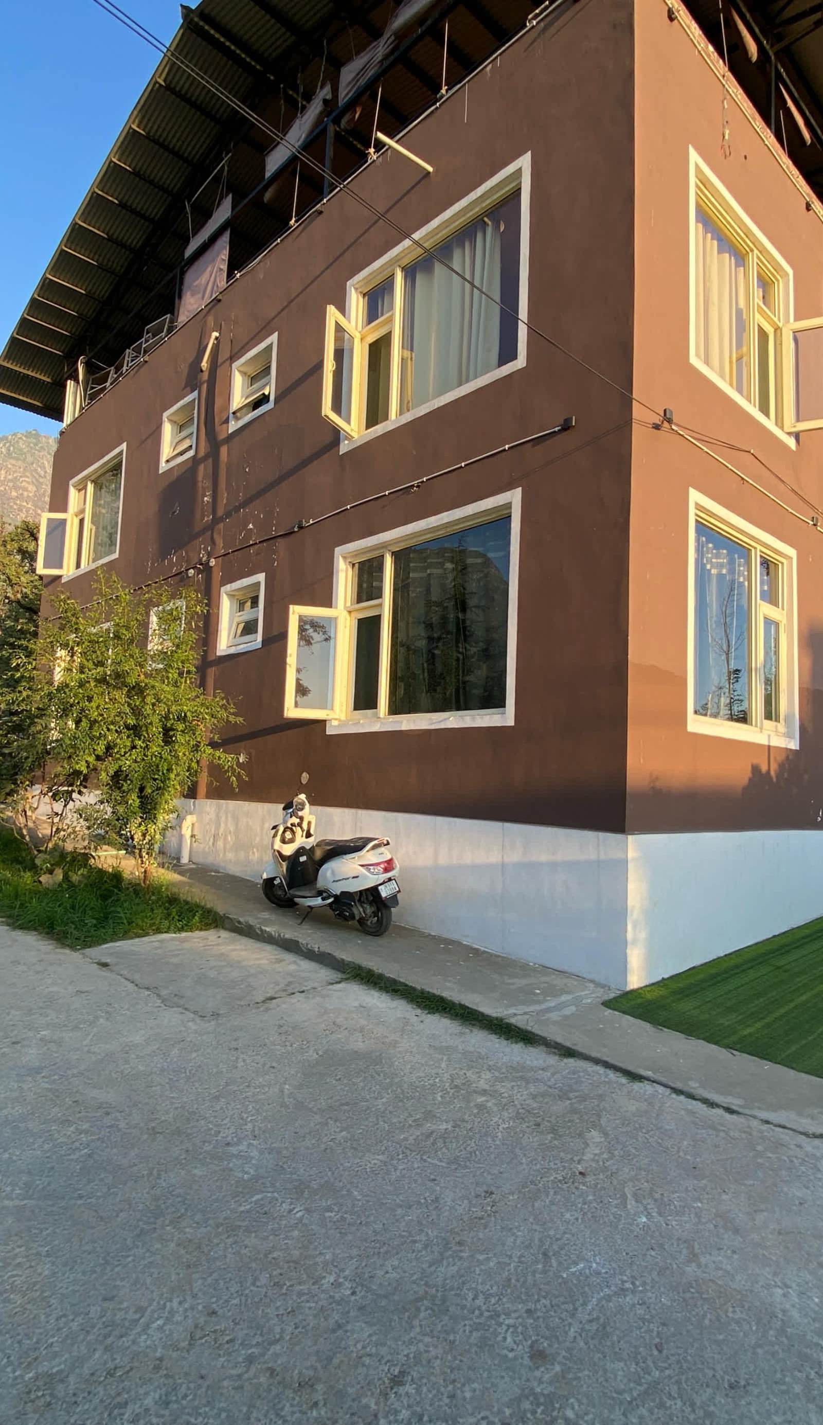Rozan Jaai Orchard Hotel