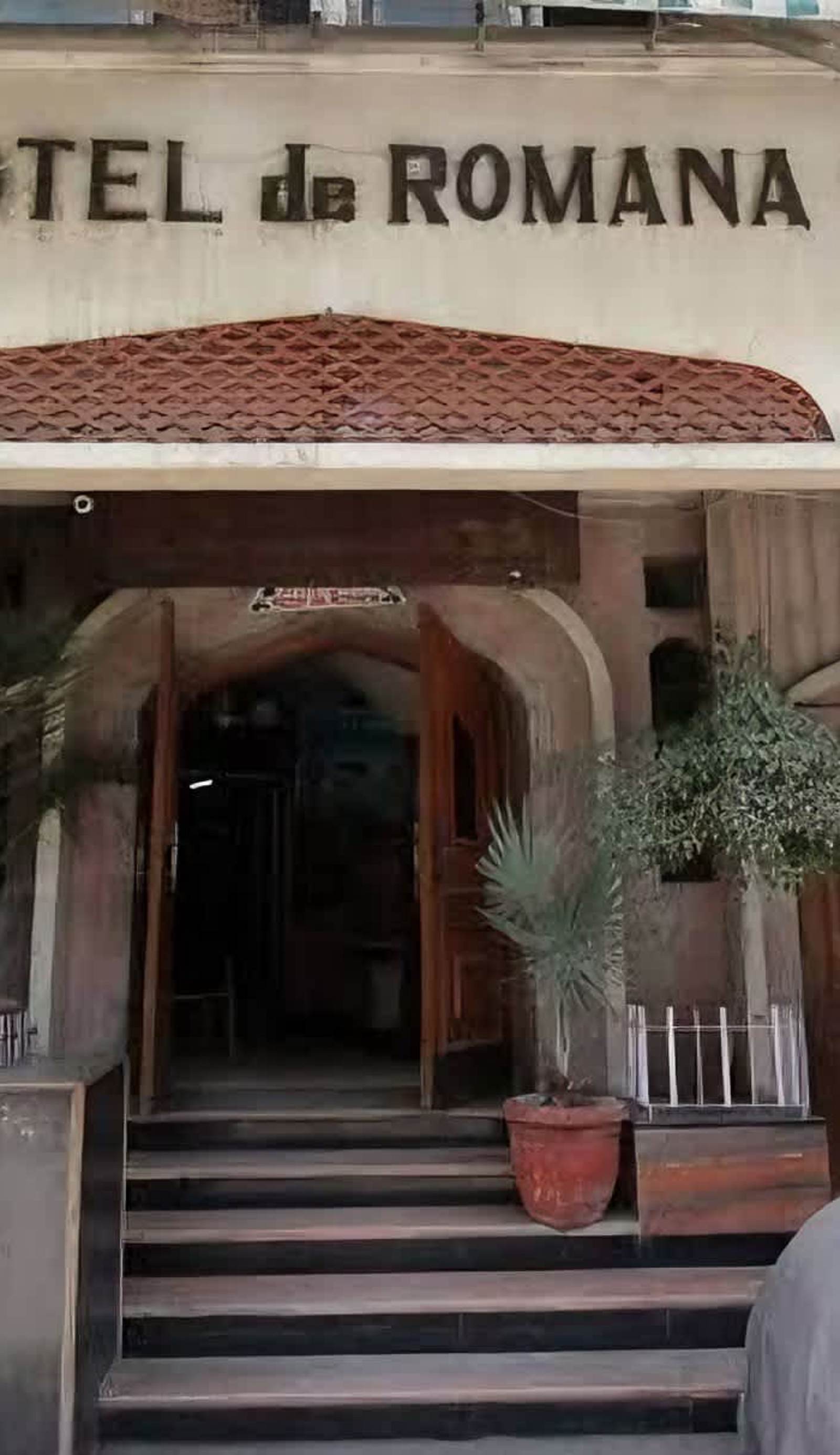 Hotel De Romana