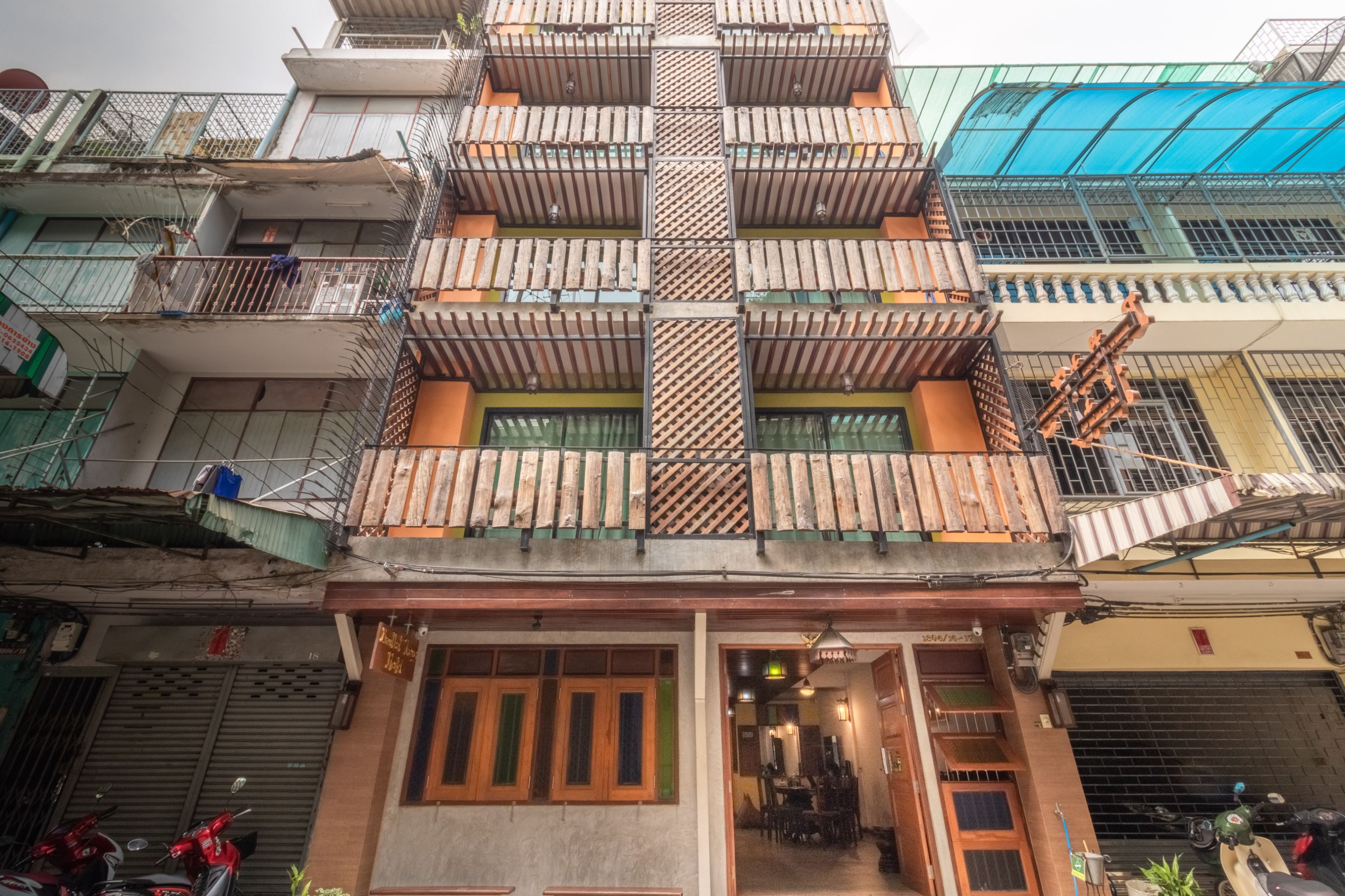 Banthat Thong Hostel