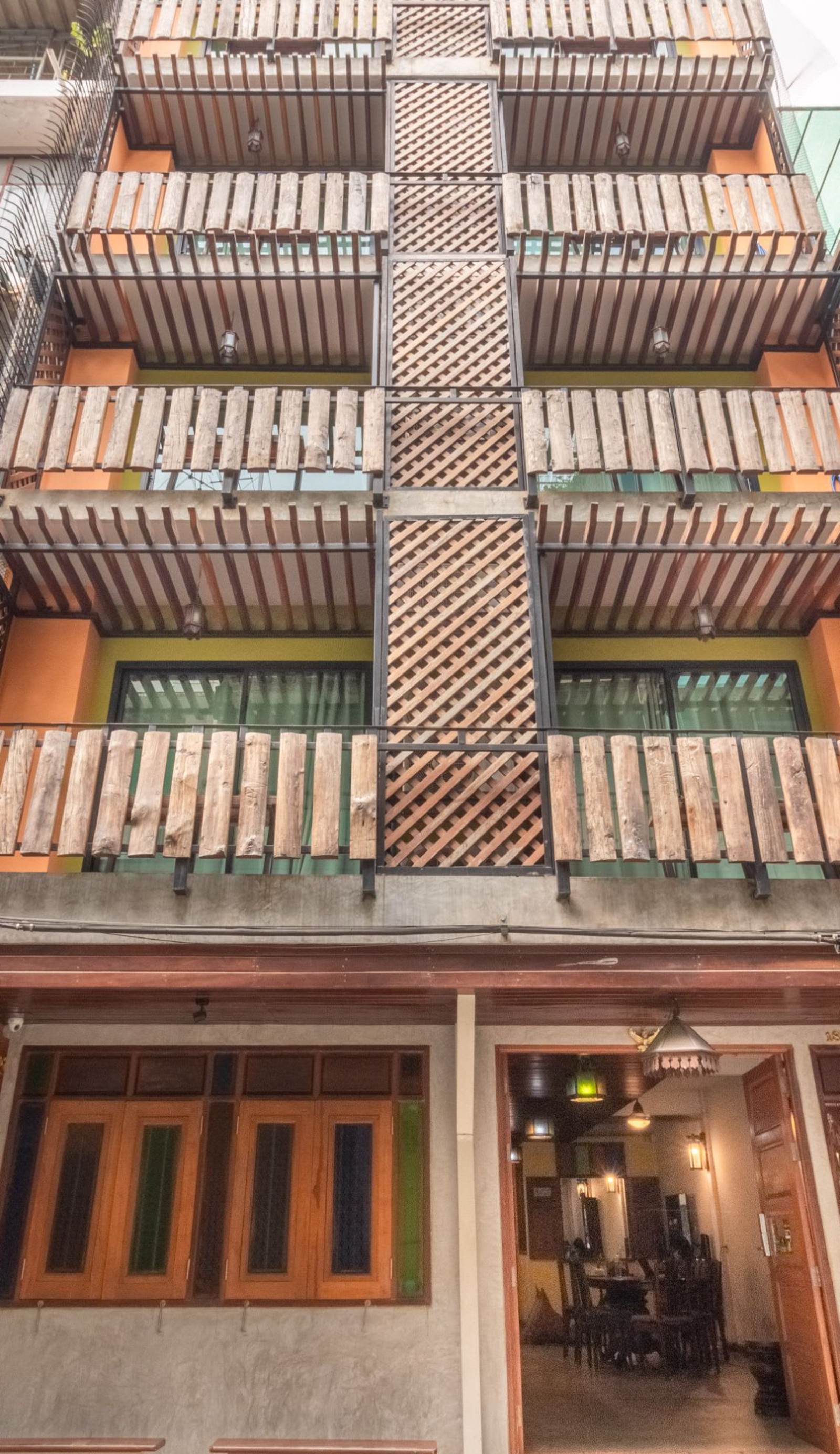 Banthat Thong Hostel