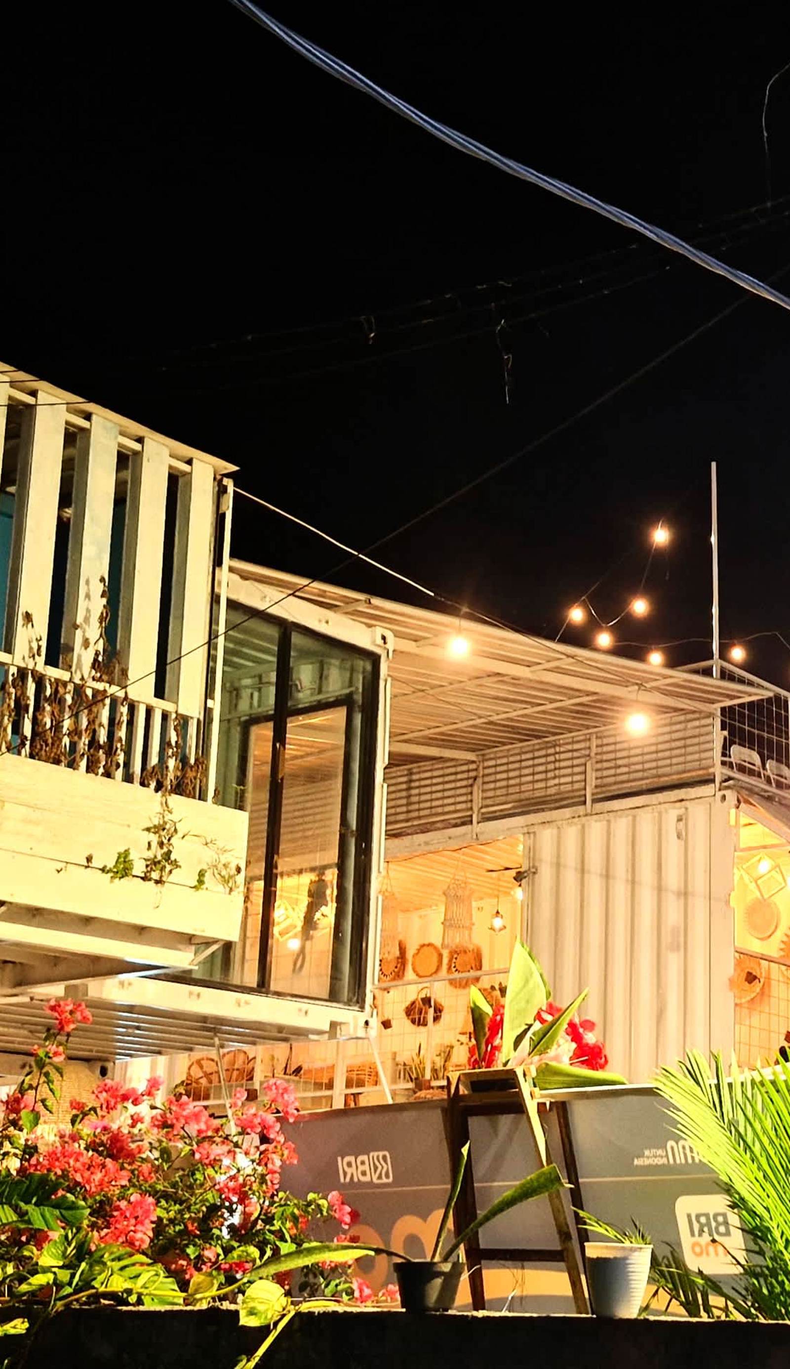 Container Hostel Senggigi