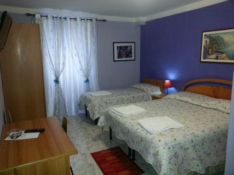 Roxena House