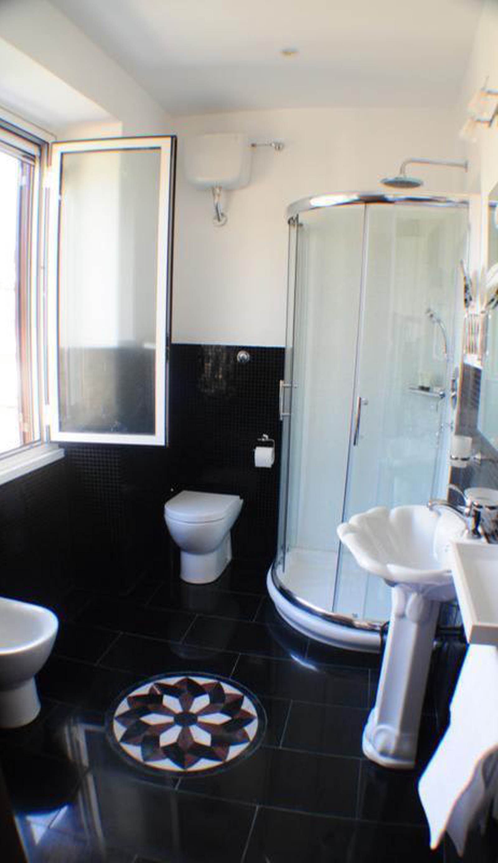 Little rhome suites
