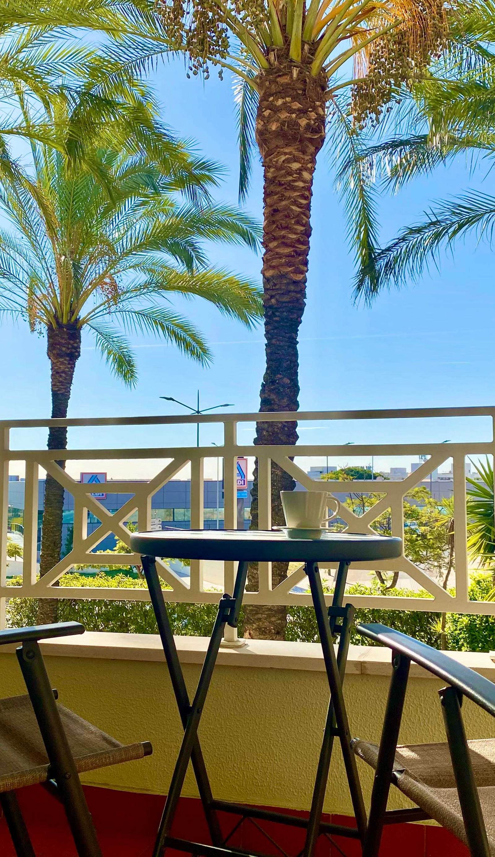 Apartment with Swimming pool near the heart city