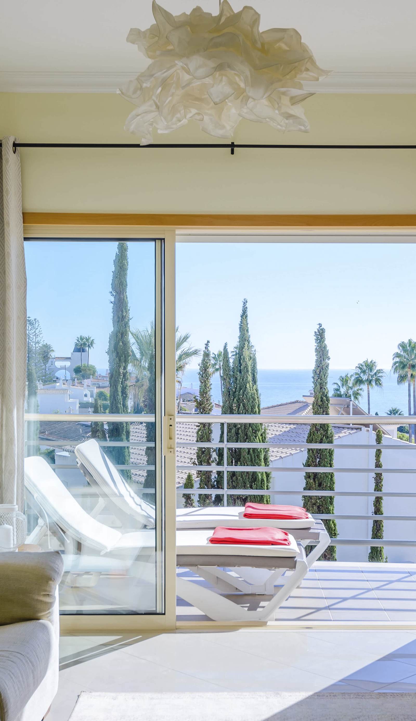 Albufeira Ocean Apartment with sunbathing Terrace