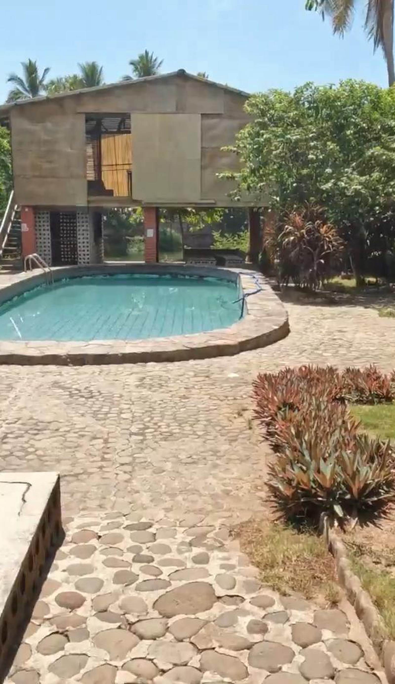 Surf House in Playa El Tunco