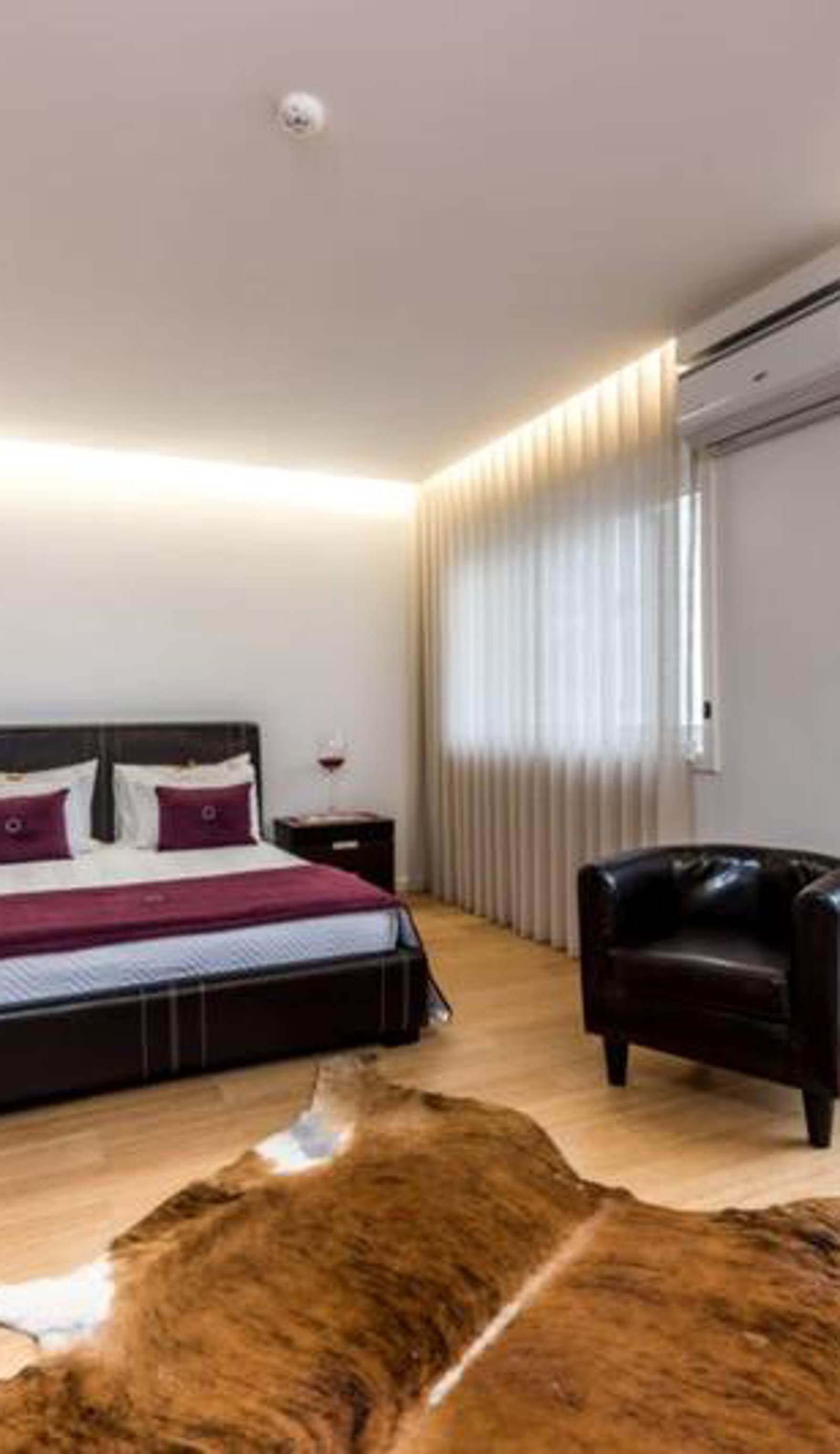 Lounge Inn Guest House & Apartments