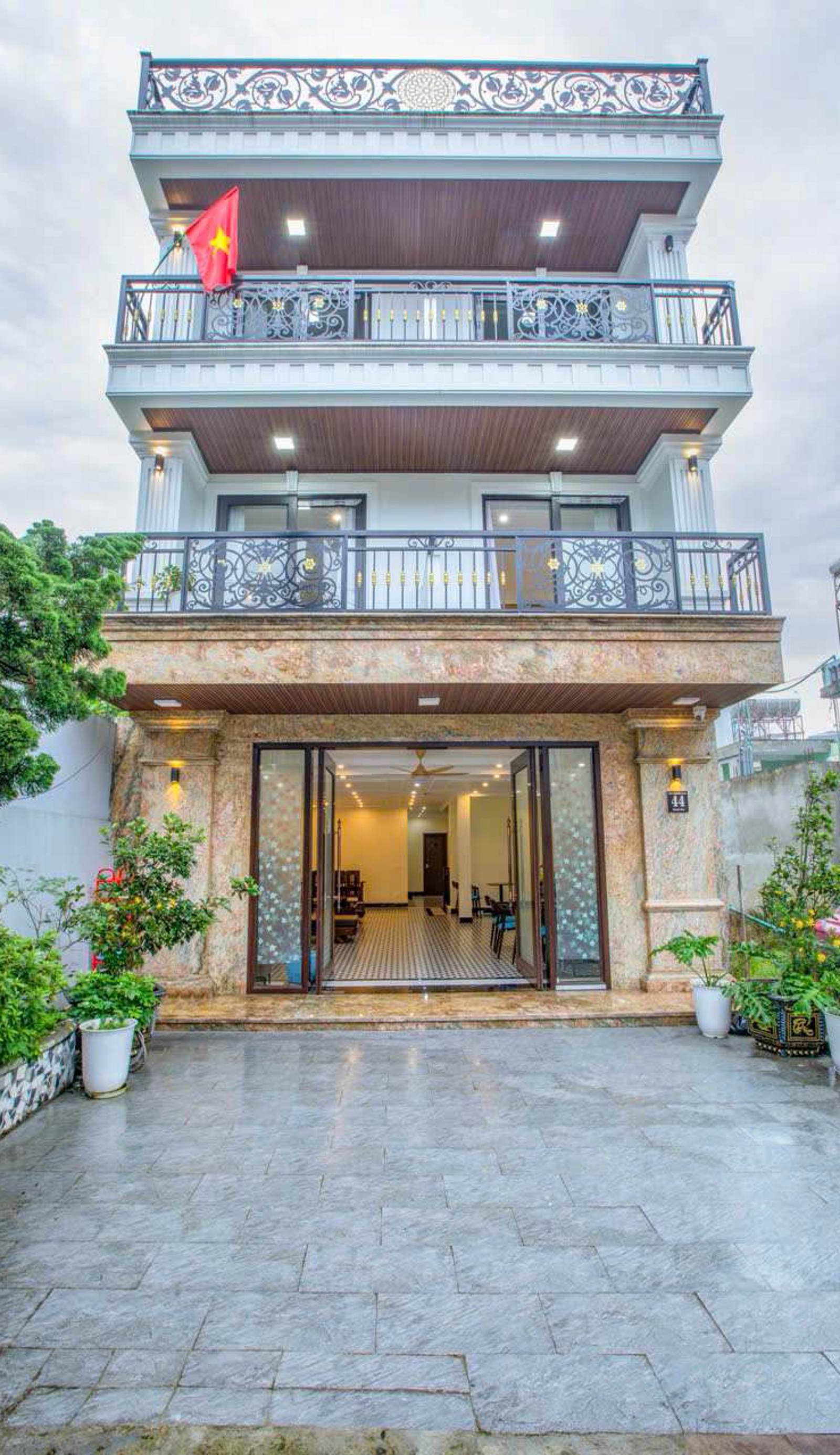 Tom Central Homestay