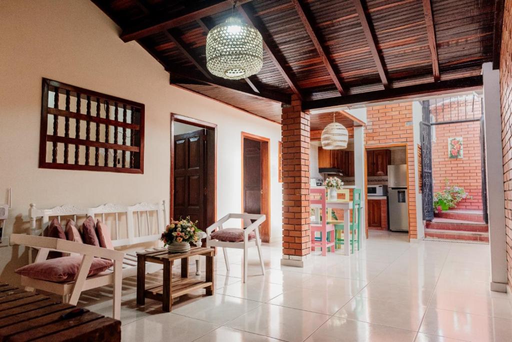La Casa De Las Flores Hostal