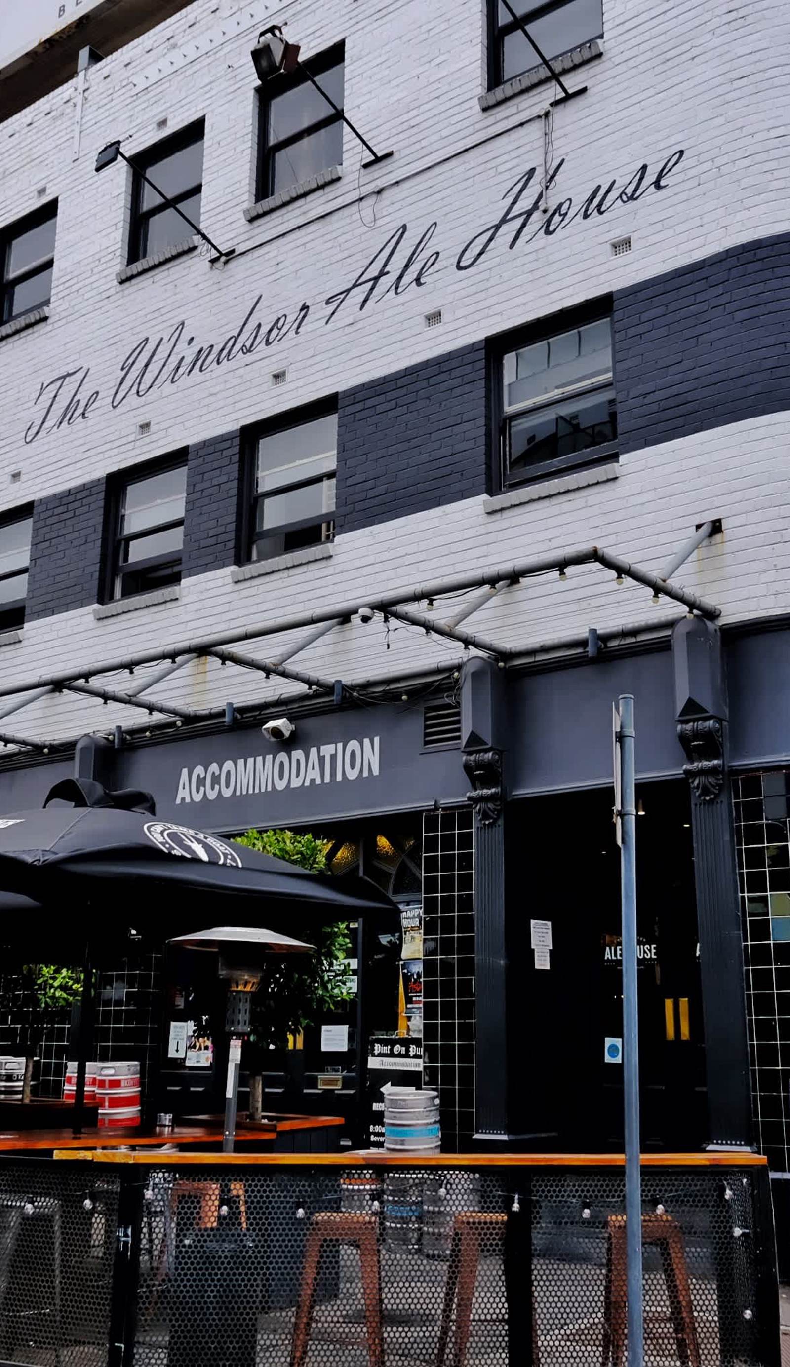 Pint on Punt Backpackers