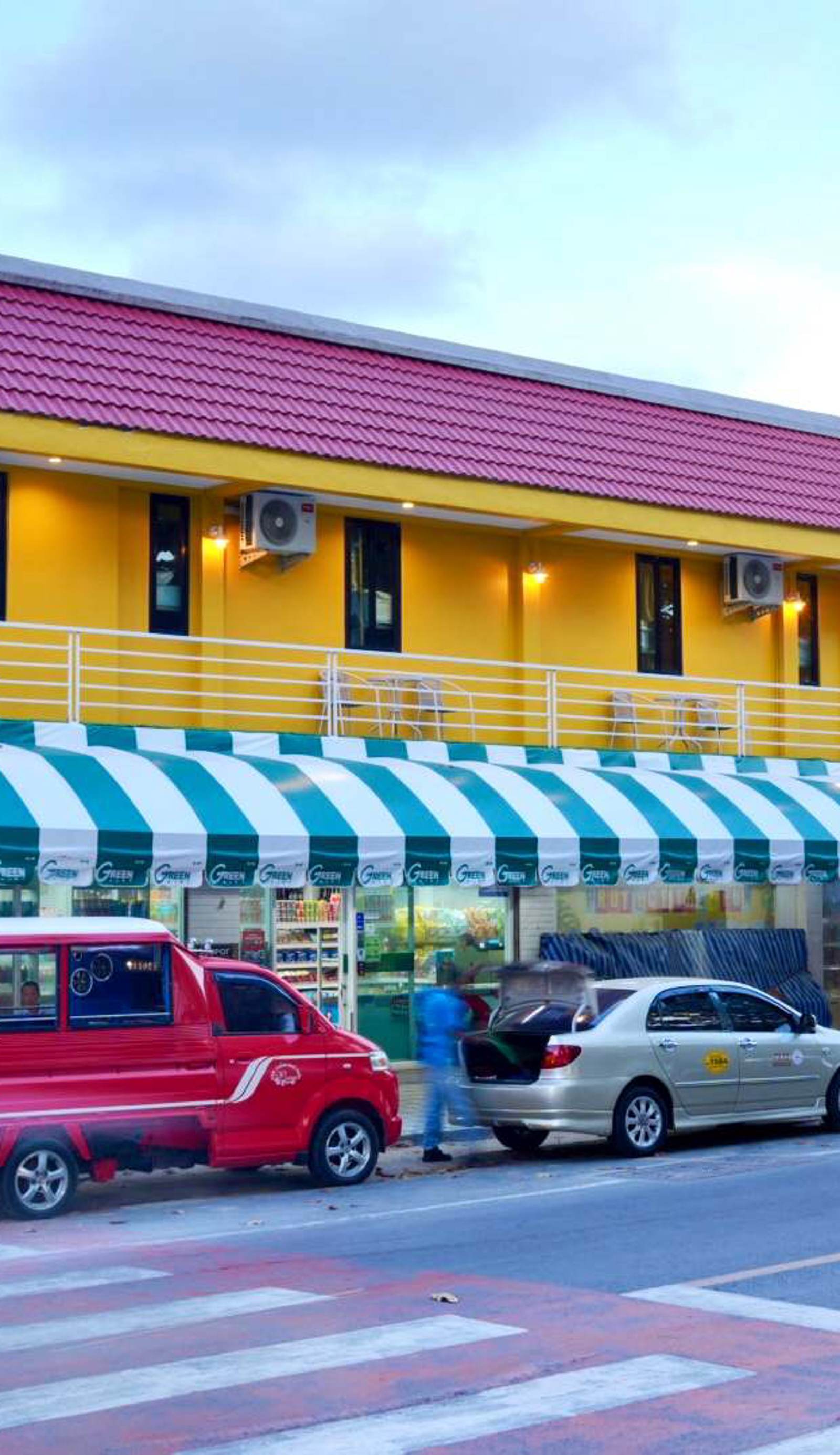Bed & Beach Hostel Karon