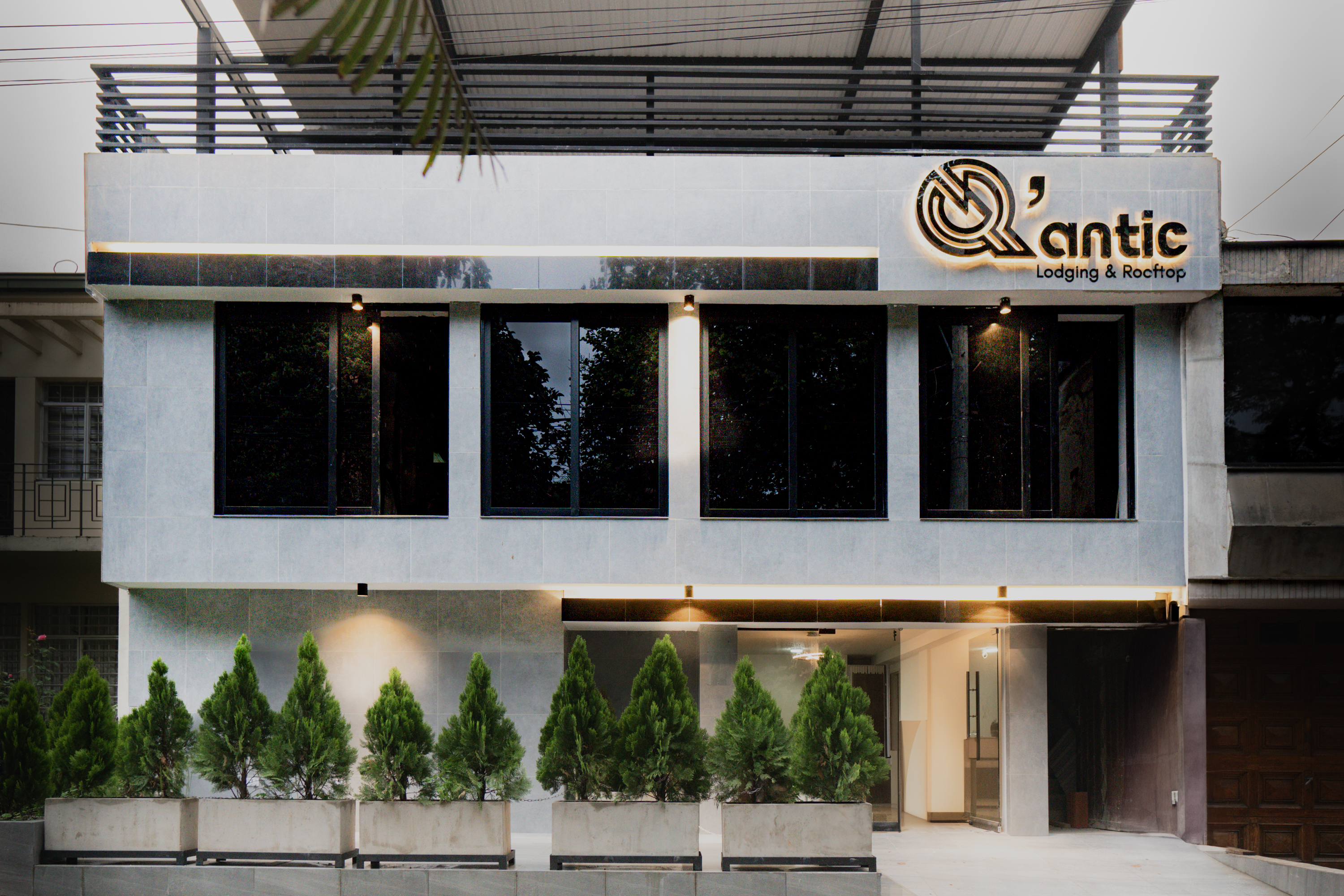 Qantic Lodging & Rooftop